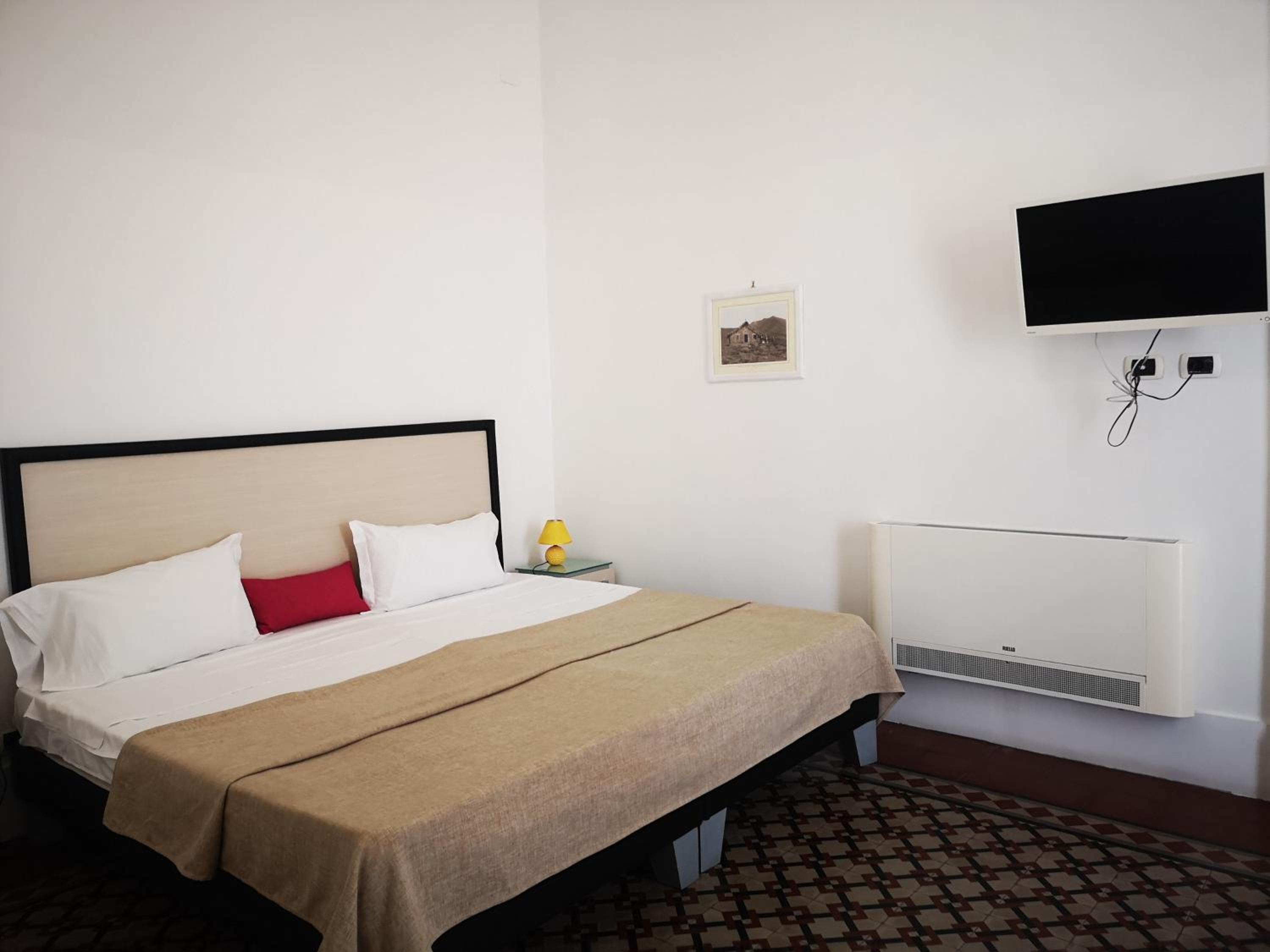 Junior Suite with Balcony - Photo 4