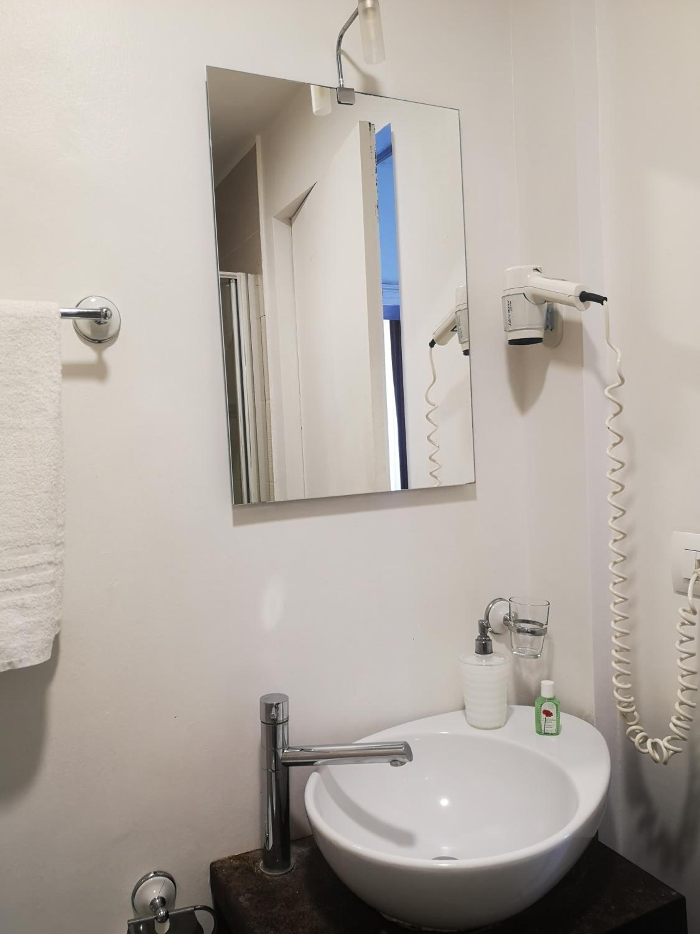 Junior Suite with Balcony - Photo 9