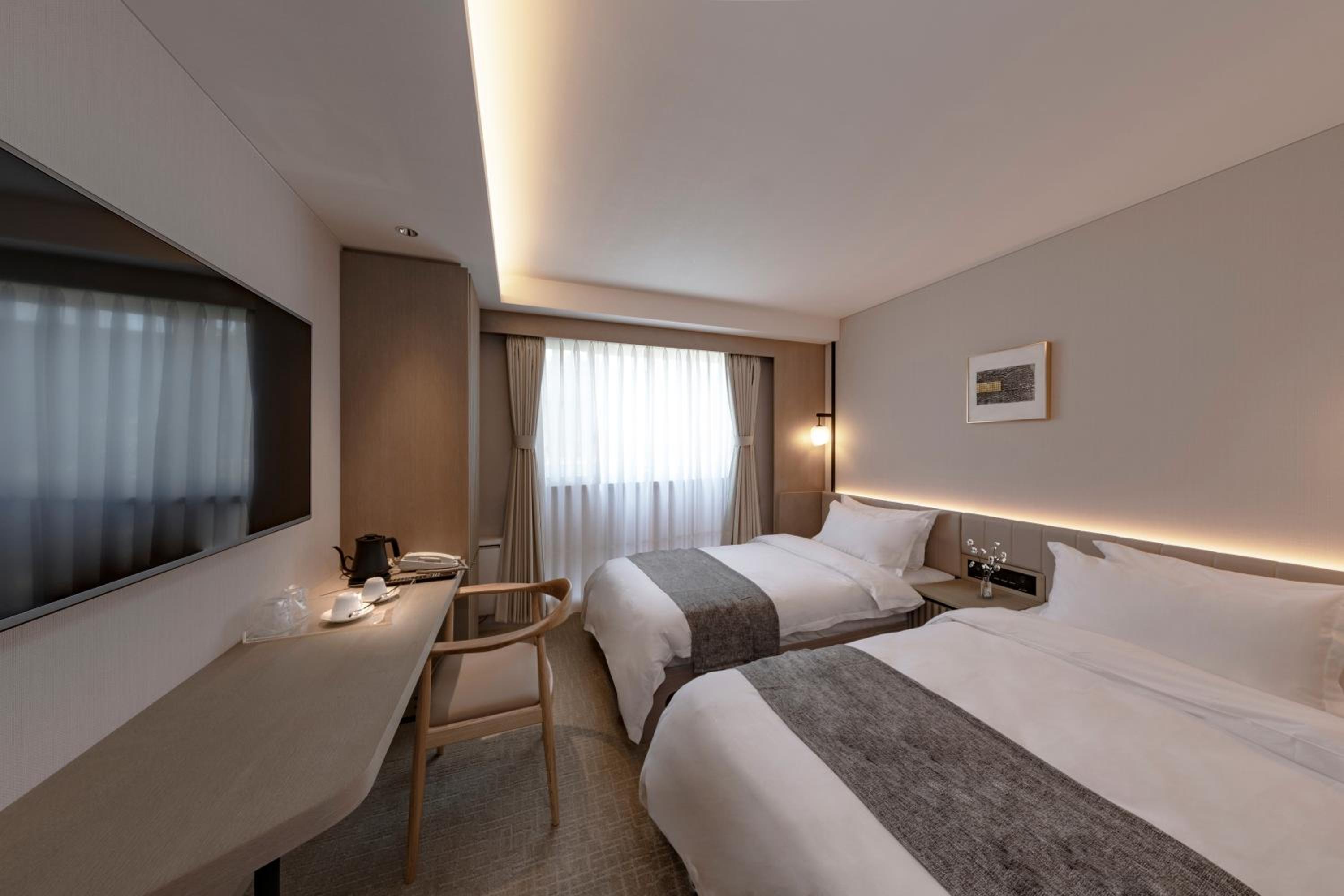 Standard Twin Room - Photo 1