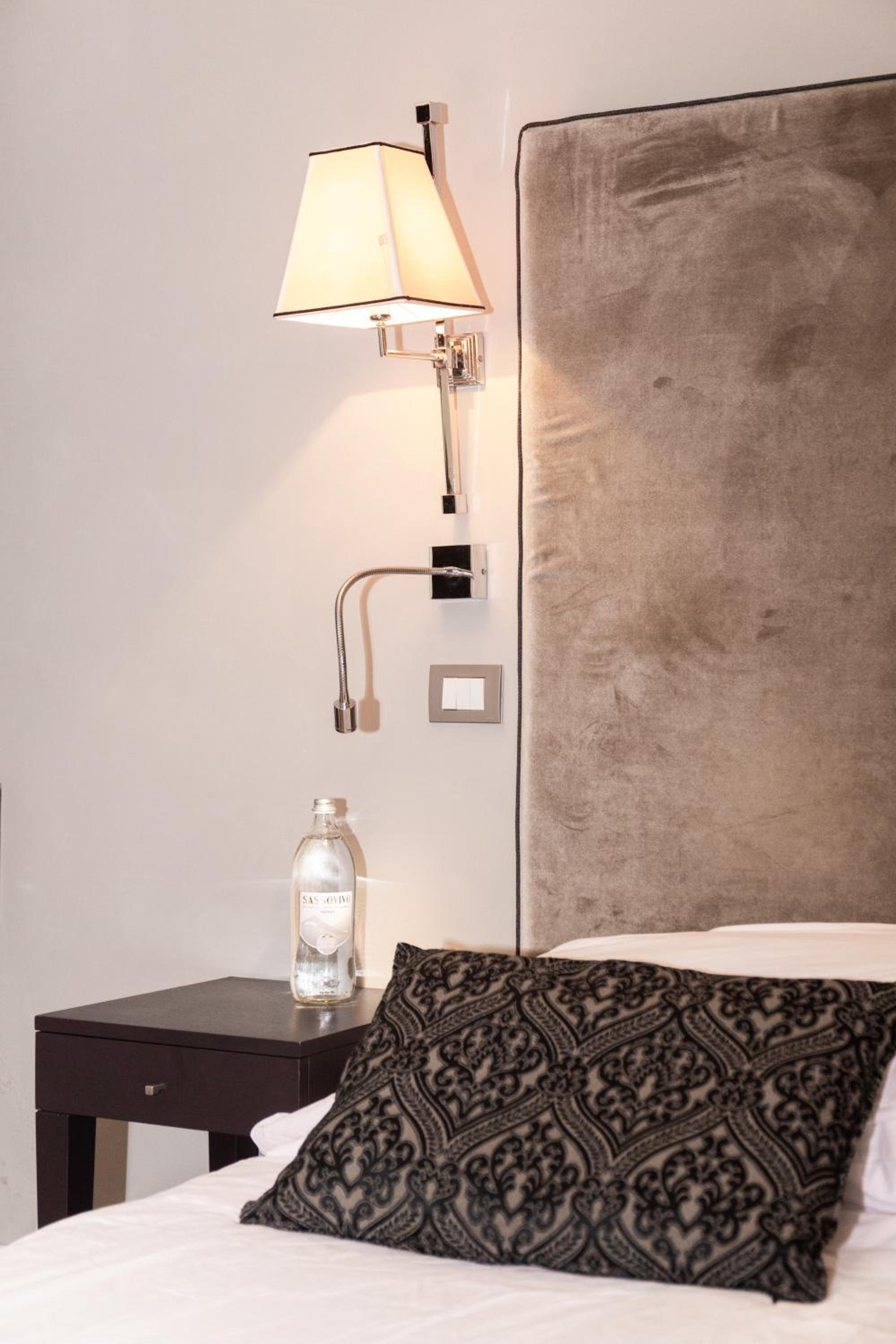 Classic Double or Twin Room - Photo 8