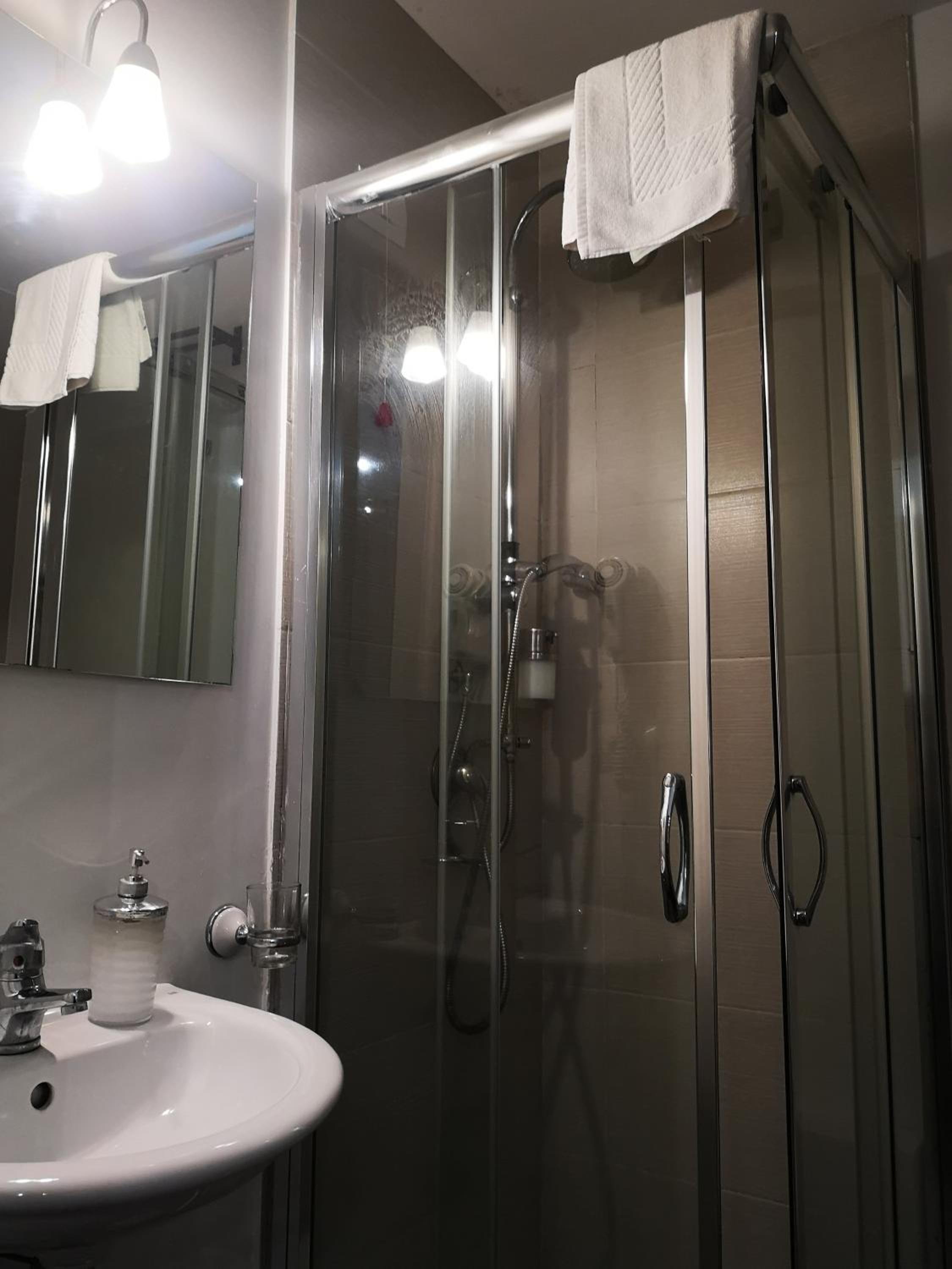 Superior Quadruple Room - Photo 4