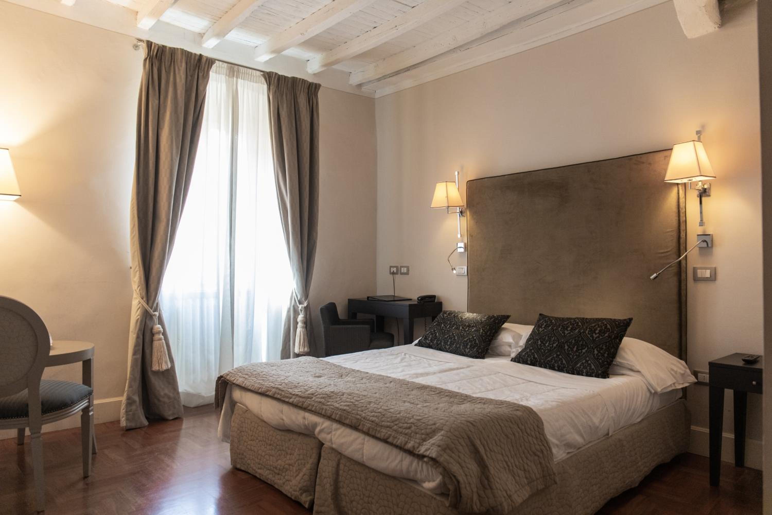Classic Double or Twin Room - Photo 6