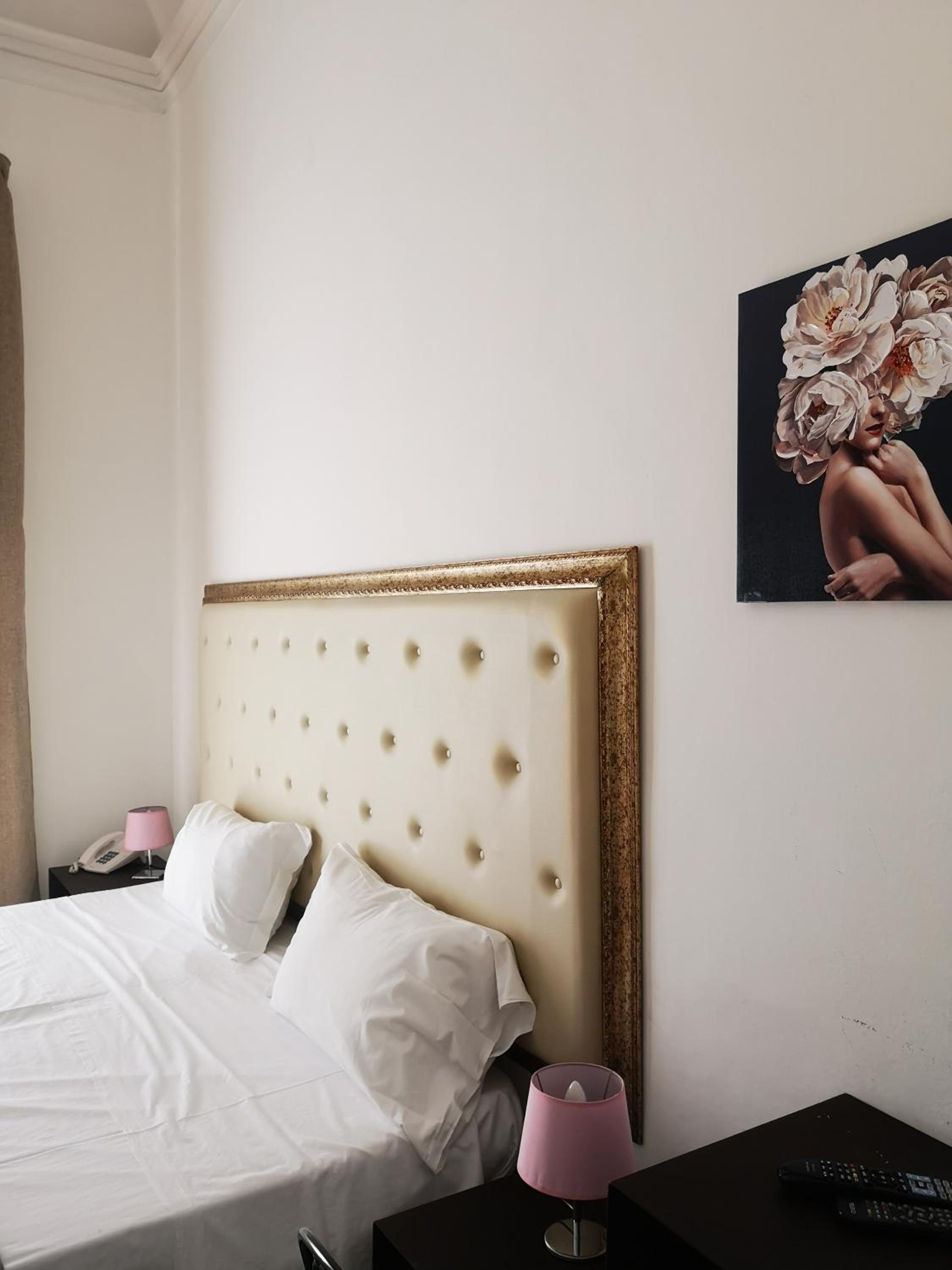 Deluxe Double Room - Photo 11