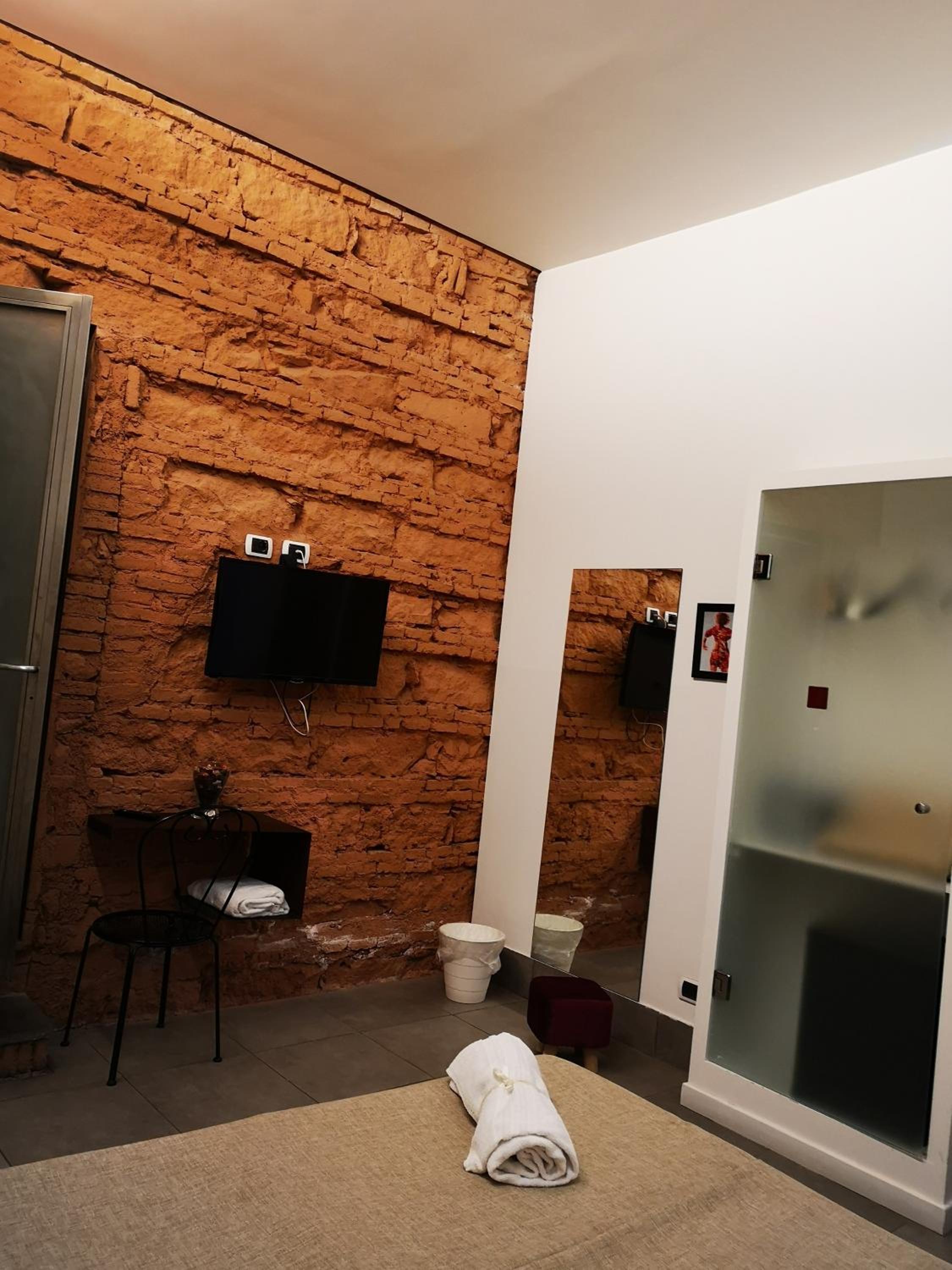 Deluxe Double Room - Photo 8