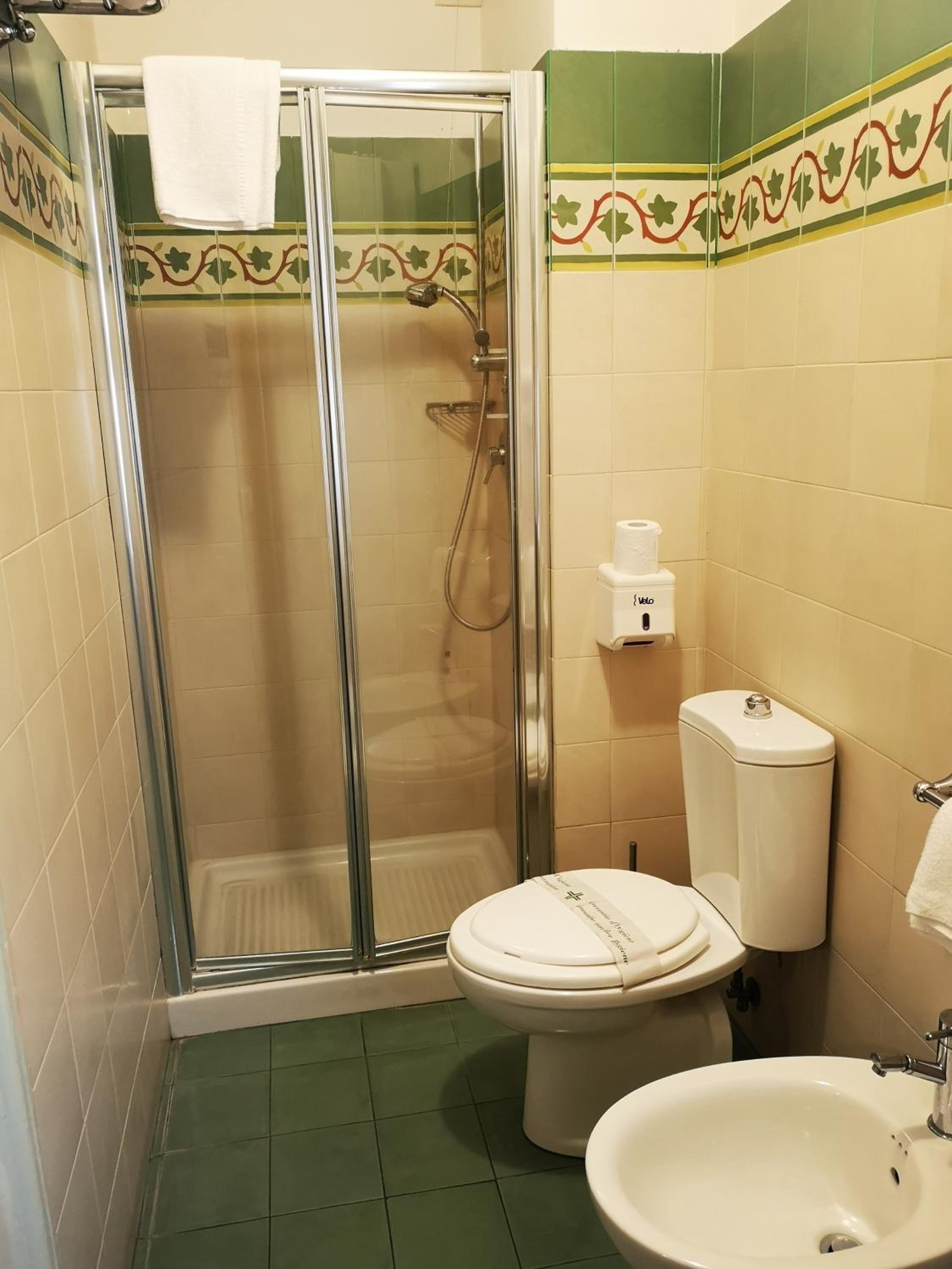 Deluxe Double Room - Photo 9