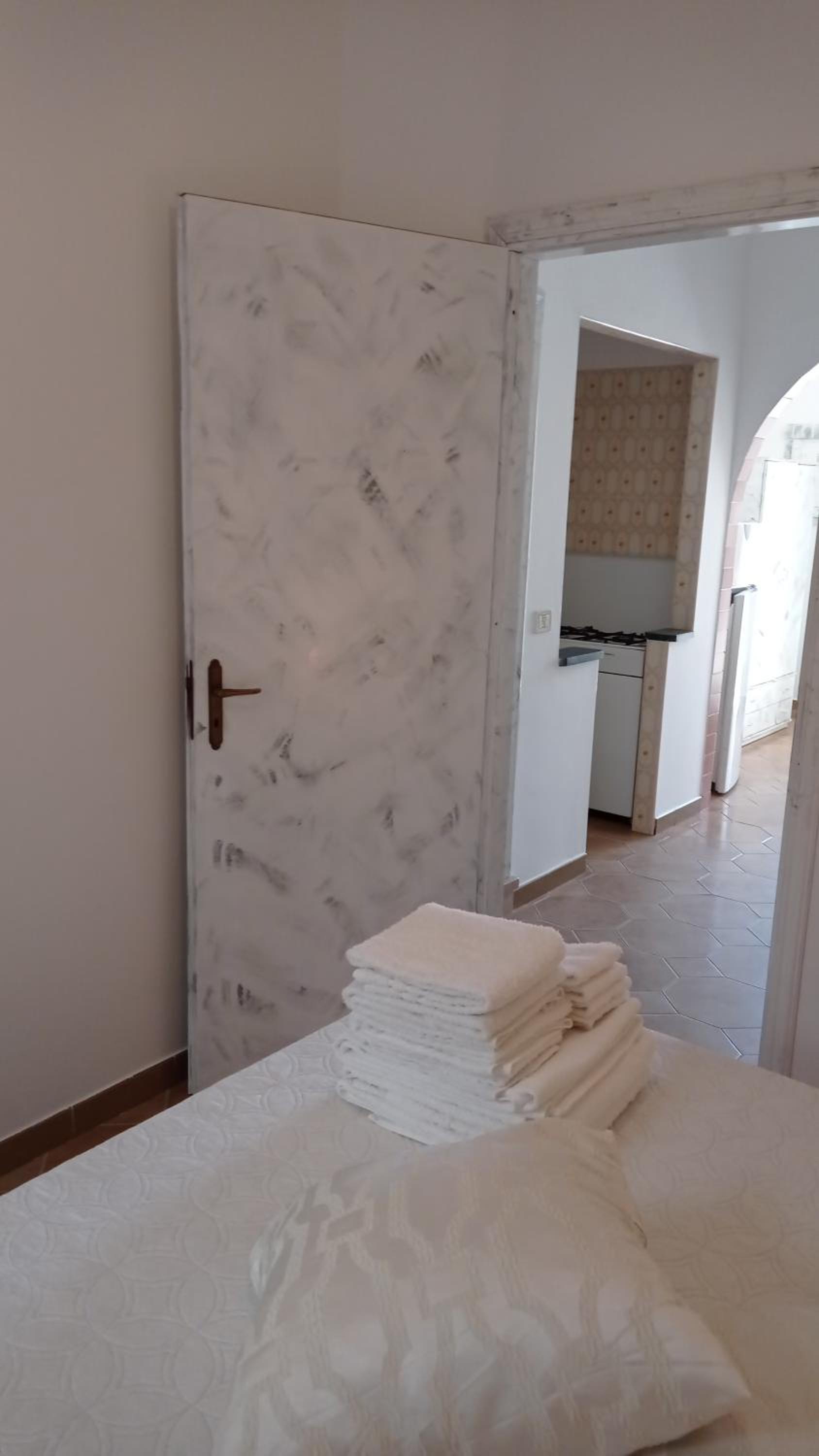 One-Bedroom House - Photo 32