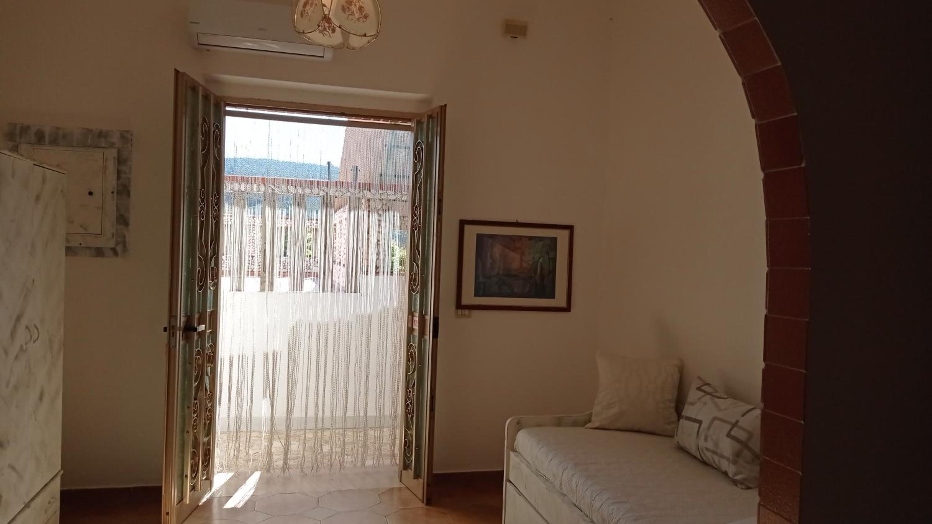 One-Bedroom House - Photo 11