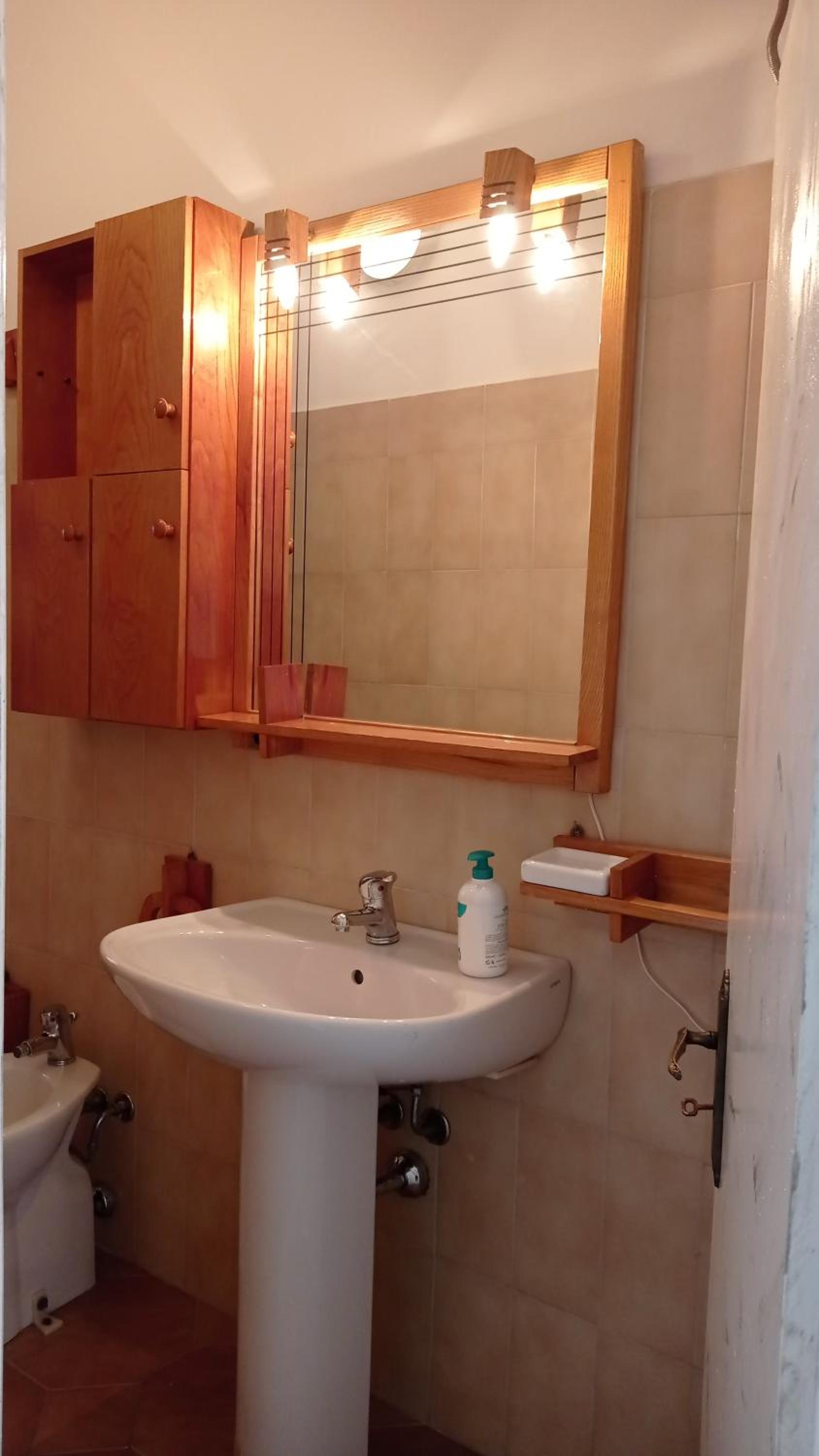 One-Bedroom House - Photo 8