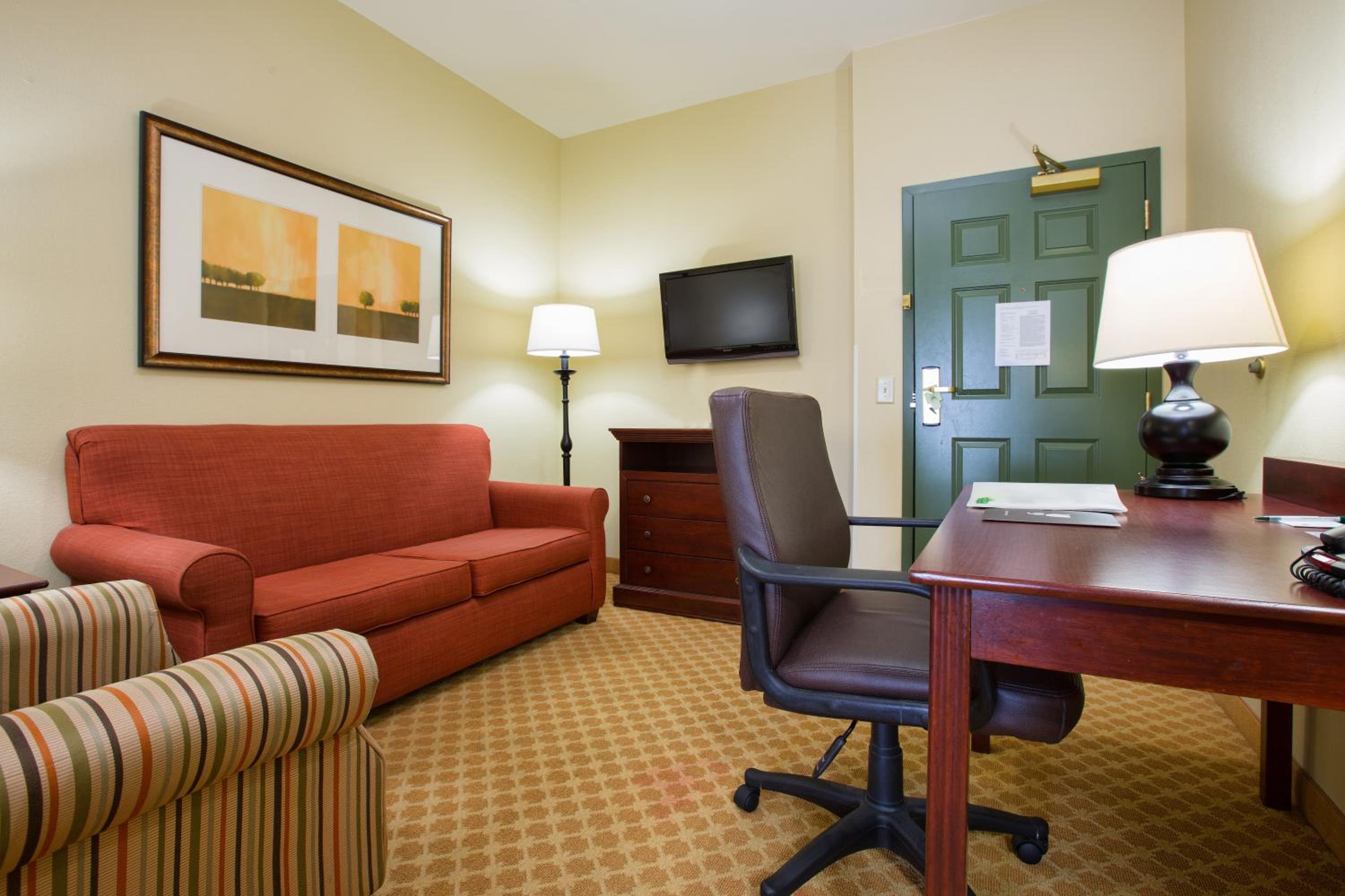 One-Bedroom King Suite with Sofa Bed - Non-Smoking - Photo 3