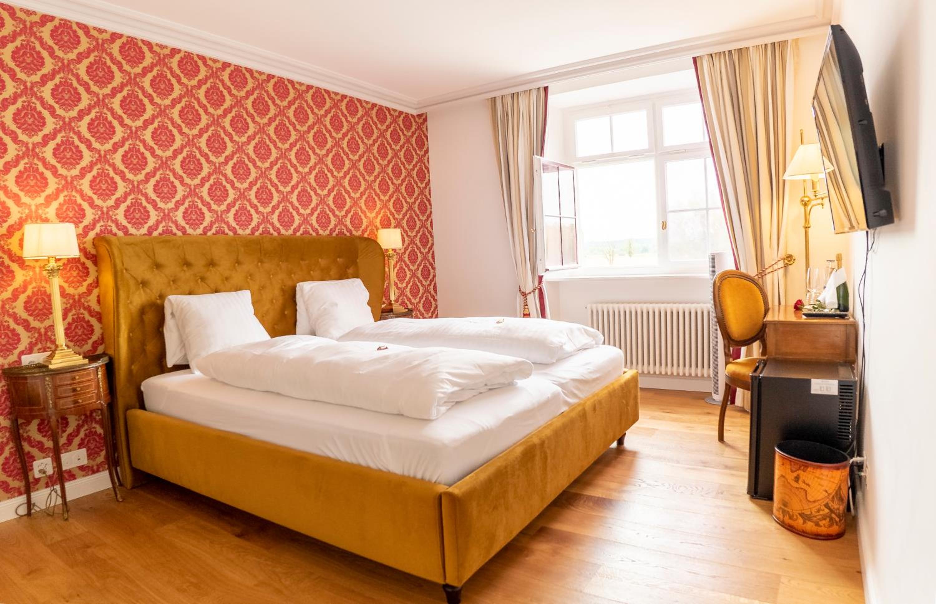 Double Room with Lake View - Photo 1