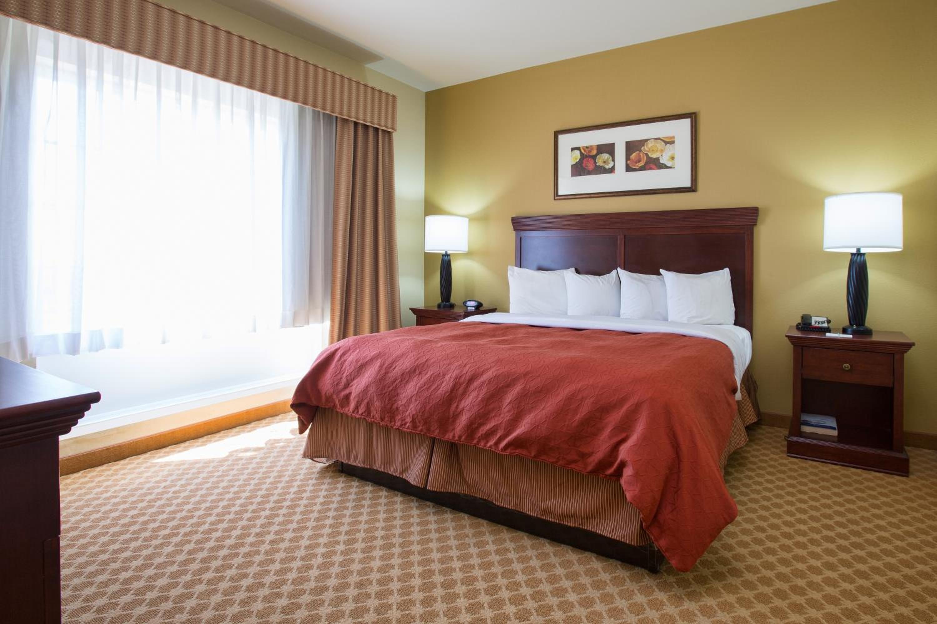 King Room - Non-Smoking - Photo 9
