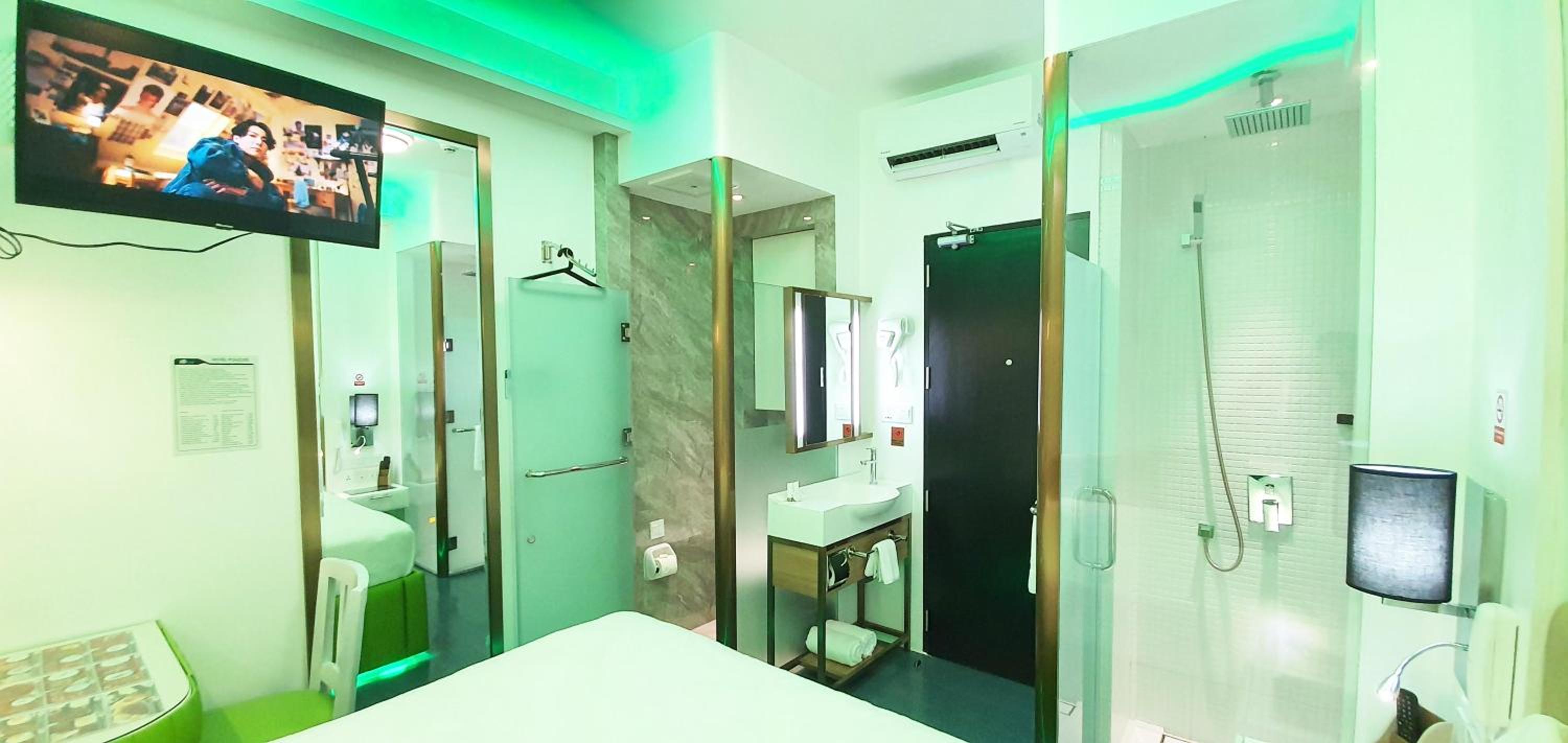 Deluxe Room - Photo 11
