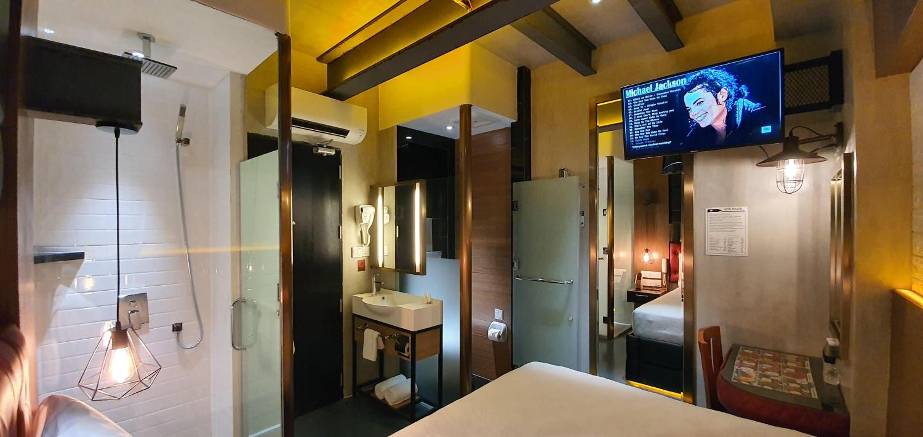 Deluxe Room - Photo 9