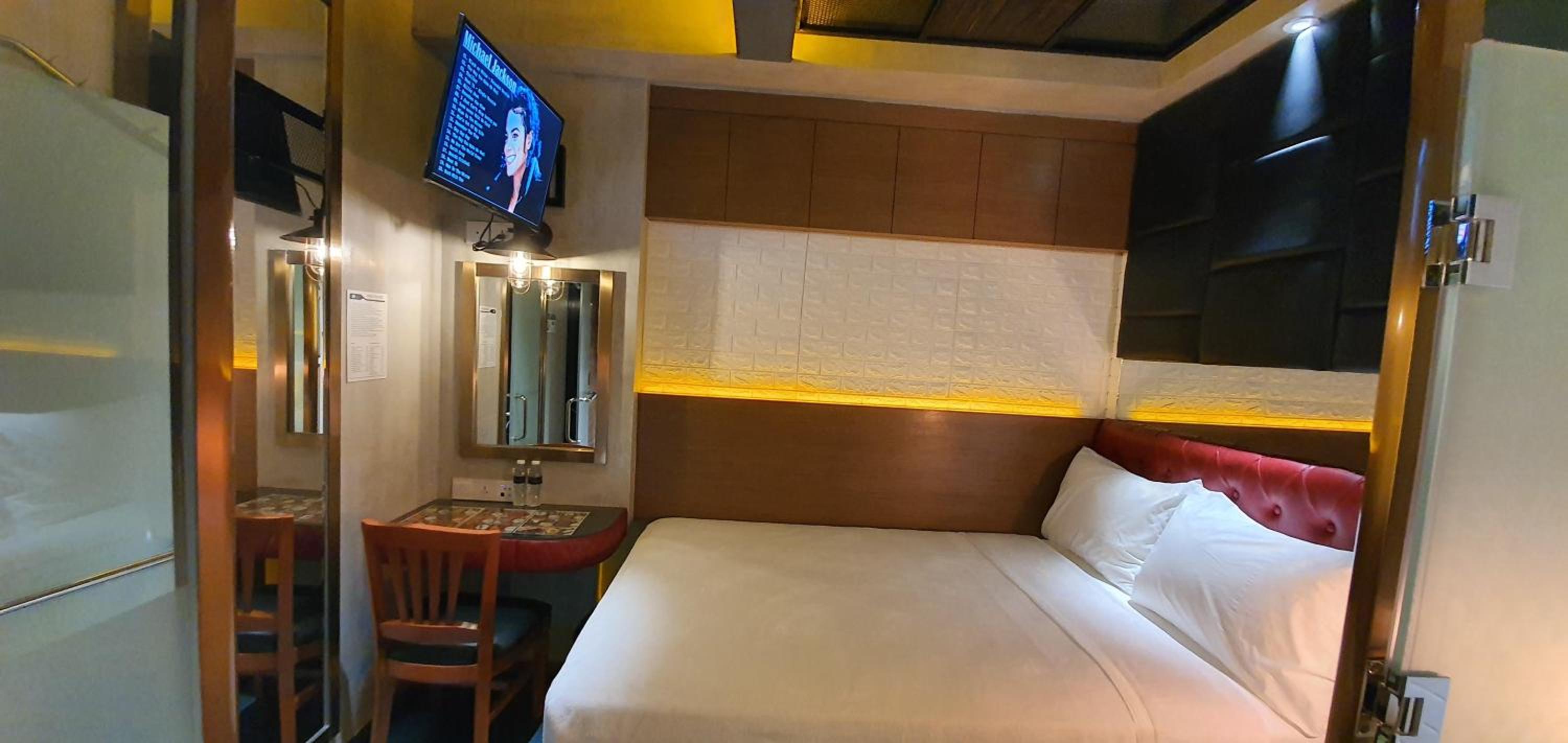 Deluxe Room - Photo 8