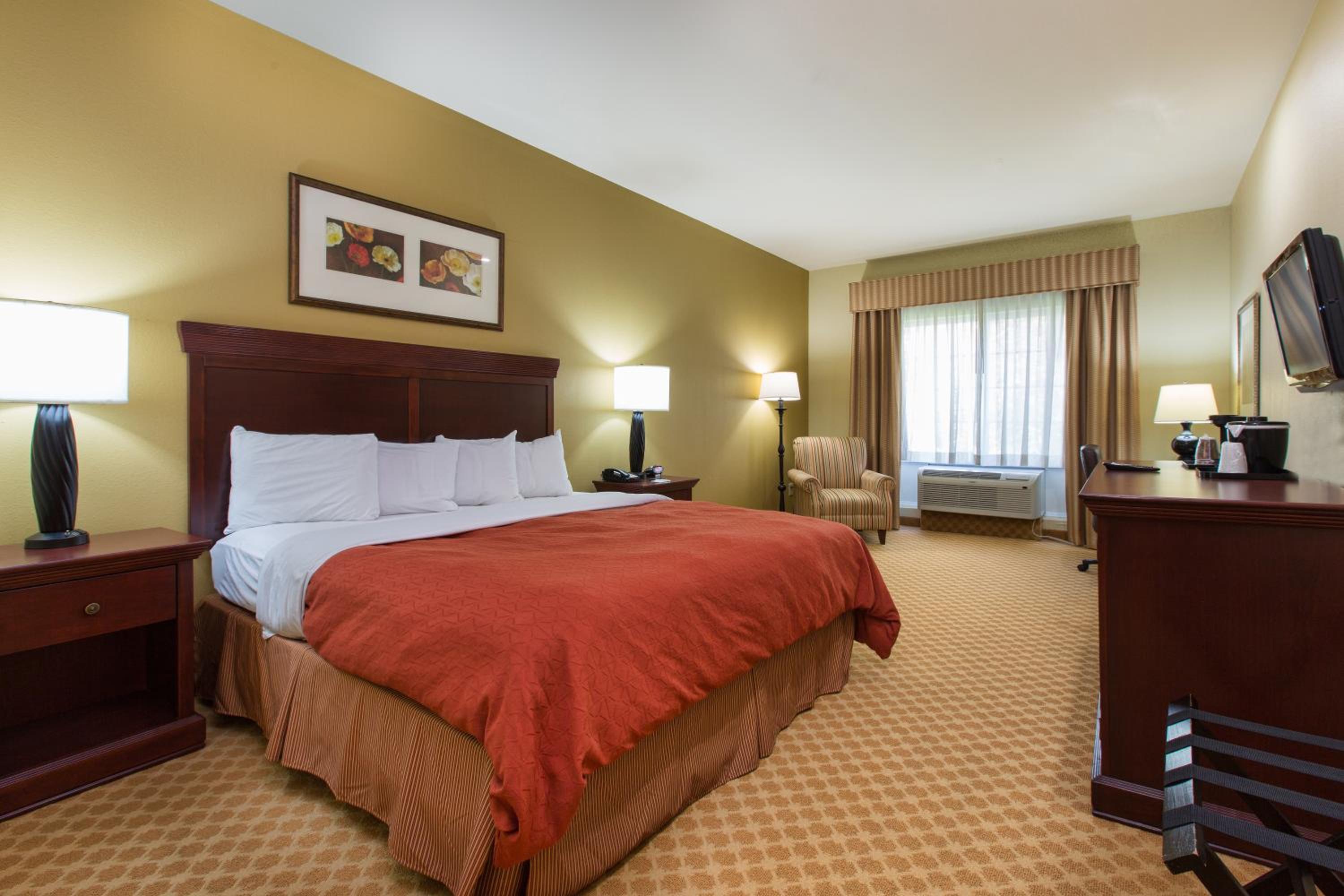 King Room - Non-Smoking - Photo 10