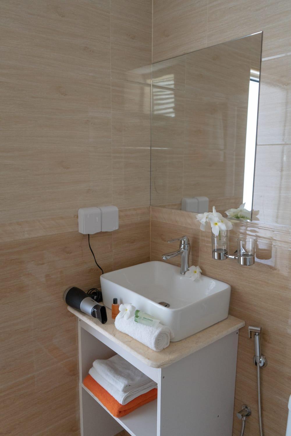 Superior Twin Room with City View - Photo 3