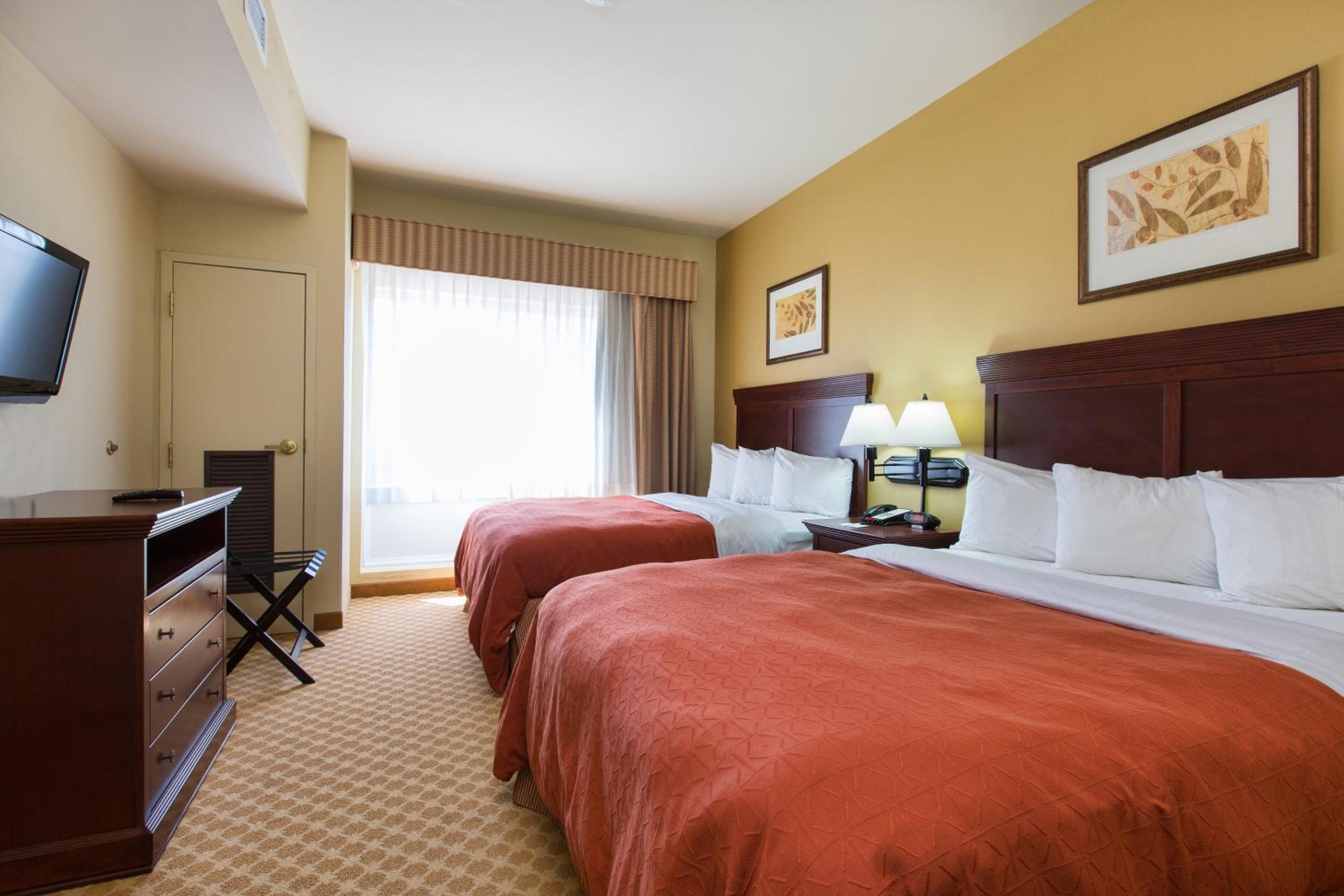 One-Bedroom Queen Suite with Sofa Bed - Non-Smoking - Photo 7