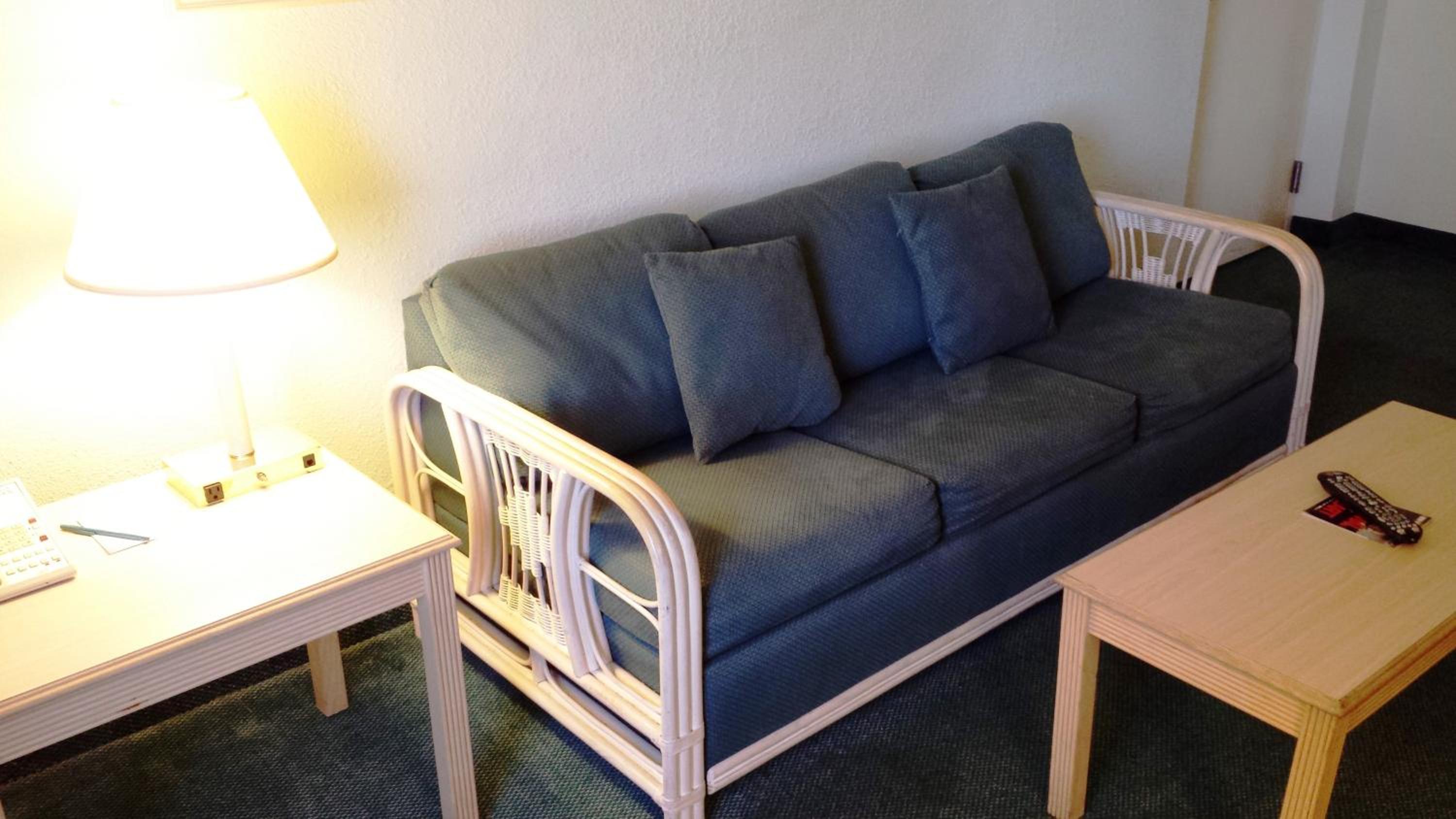 King Suite - Non-Smoking - Photo 4