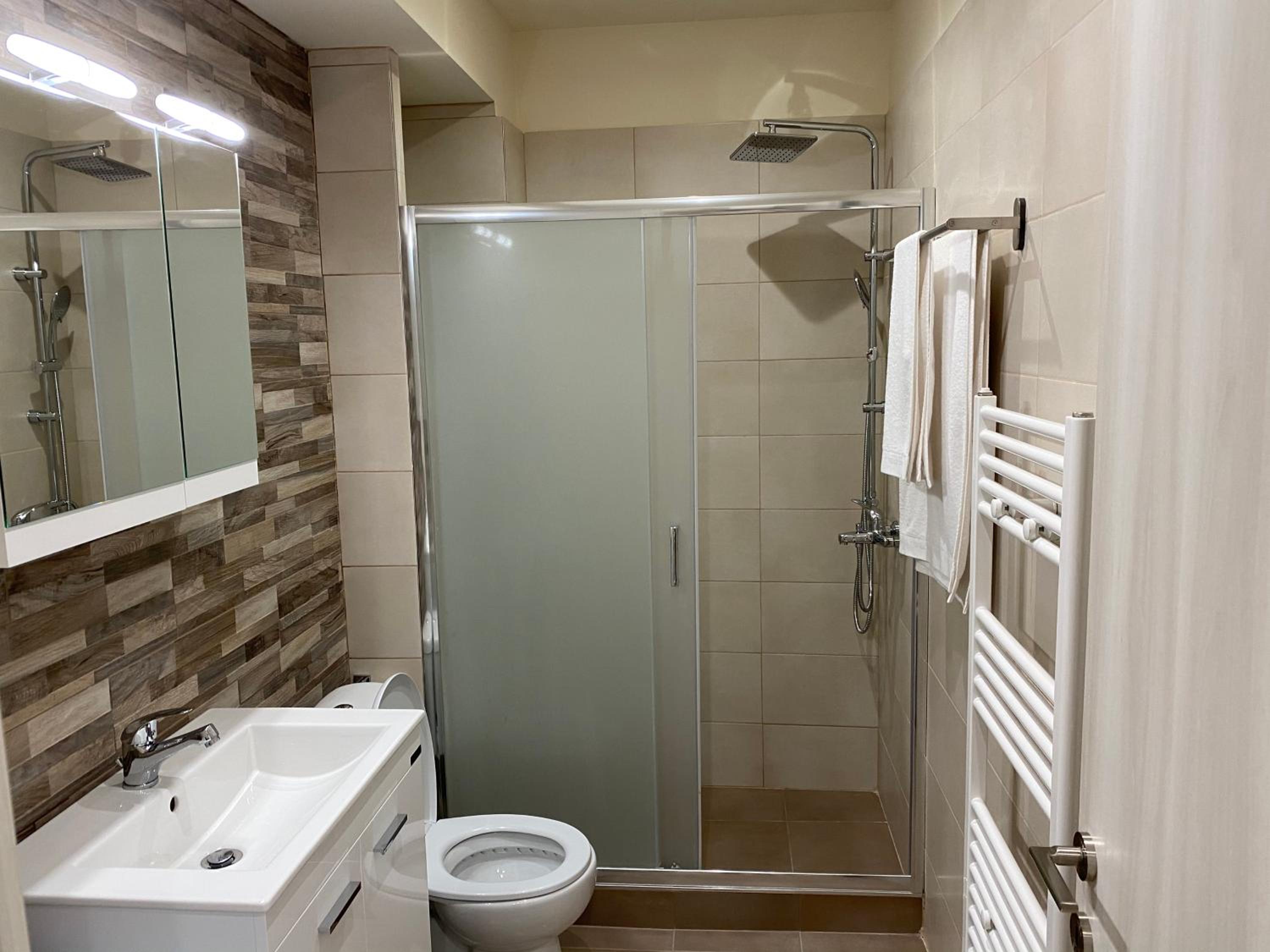 One-Bedroom Apartment - Photo 7