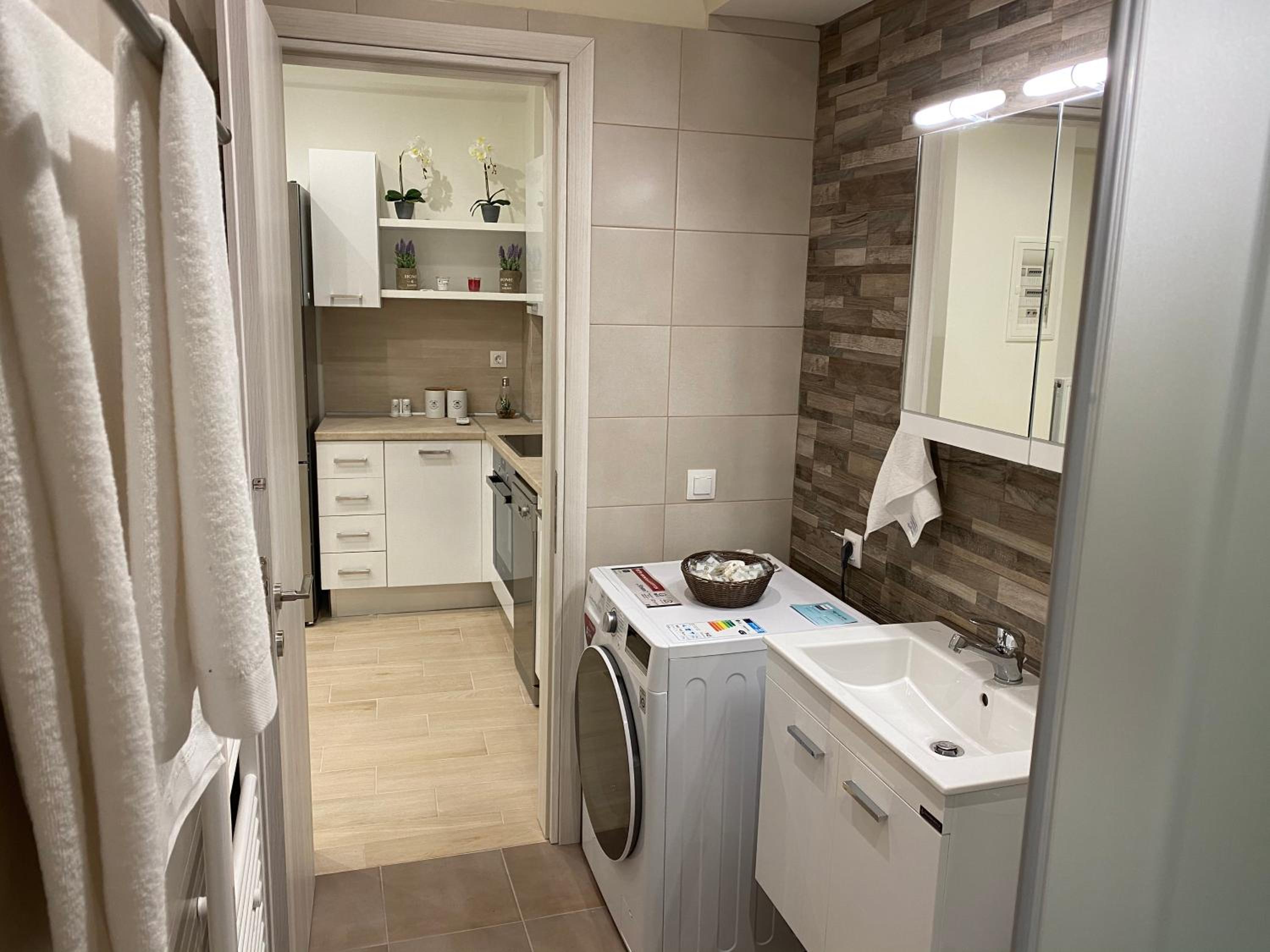 One-Bedroom Apartment - Photo 6