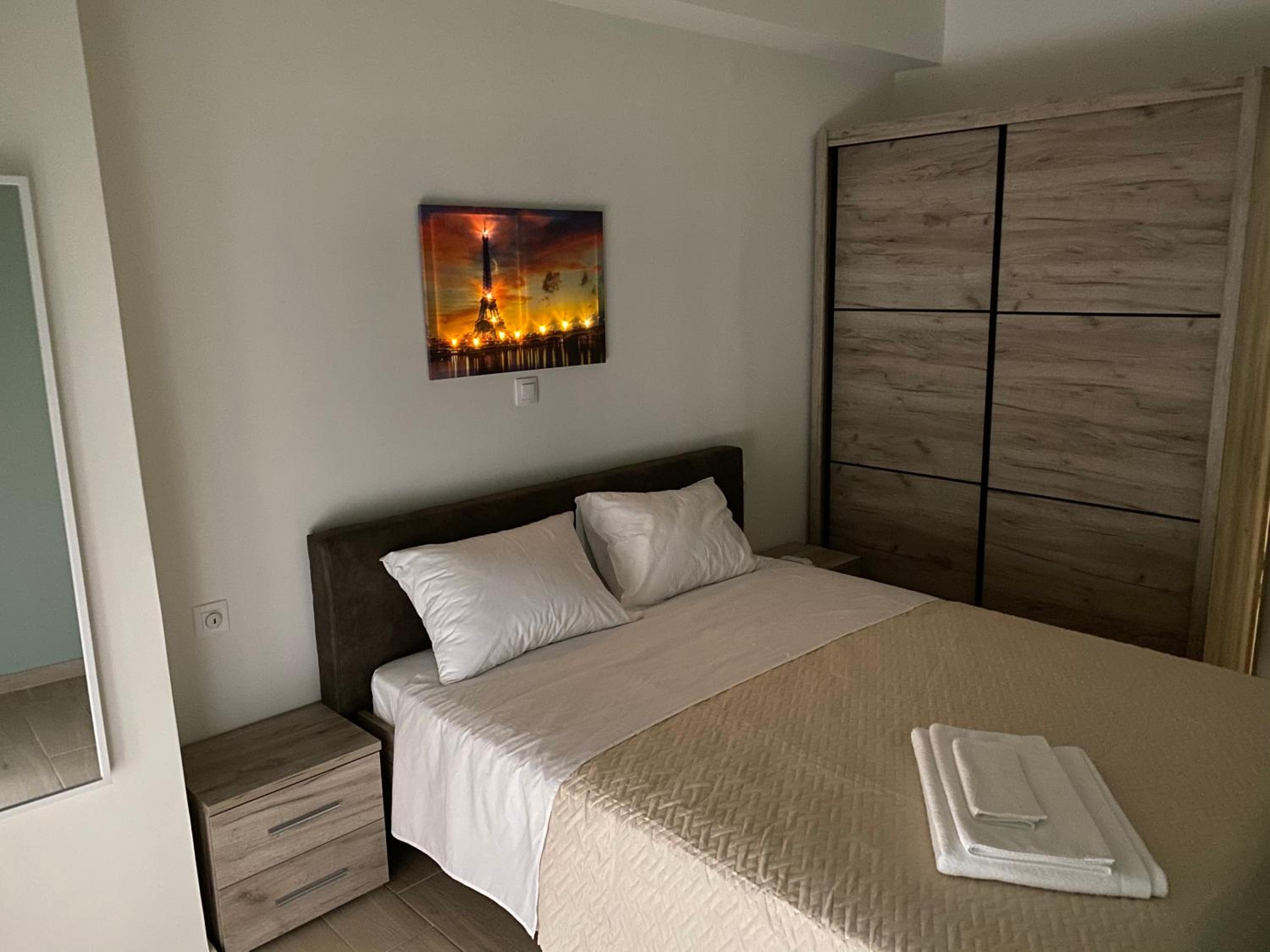 One-Bedroom Apartment - Photo 5