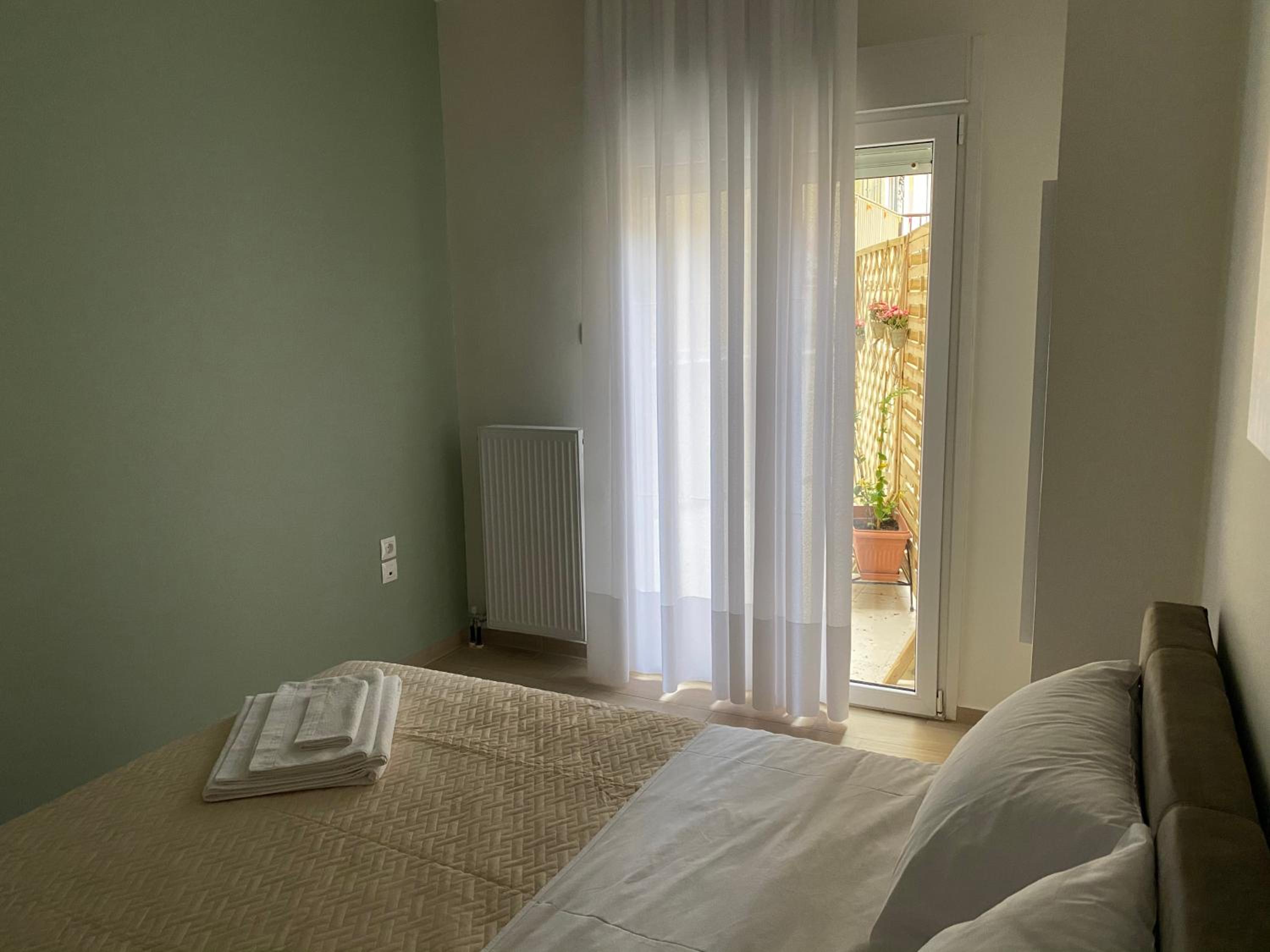 One-Bedroom Apartment - Photo 3