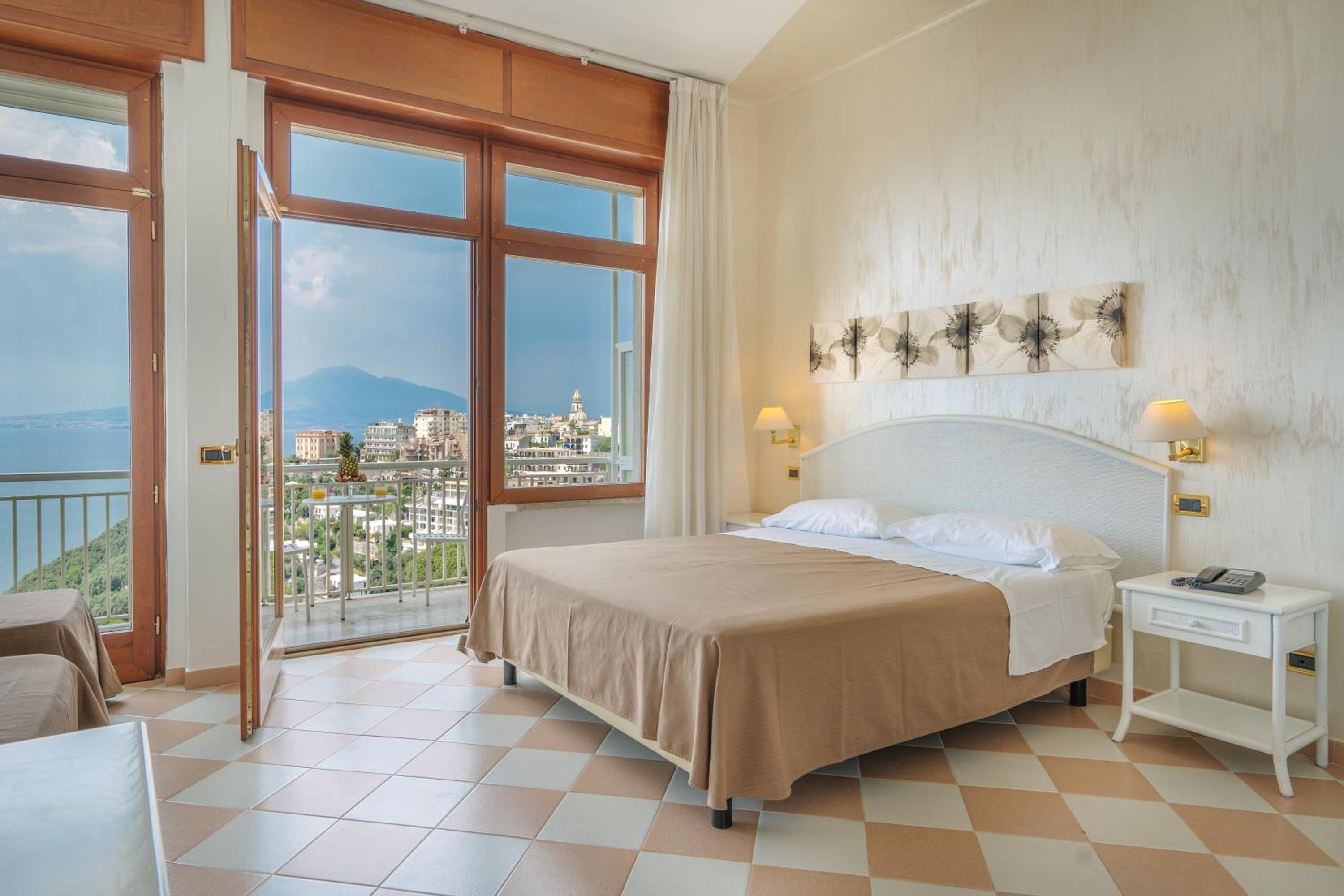 Standard Double Room - Photo 8