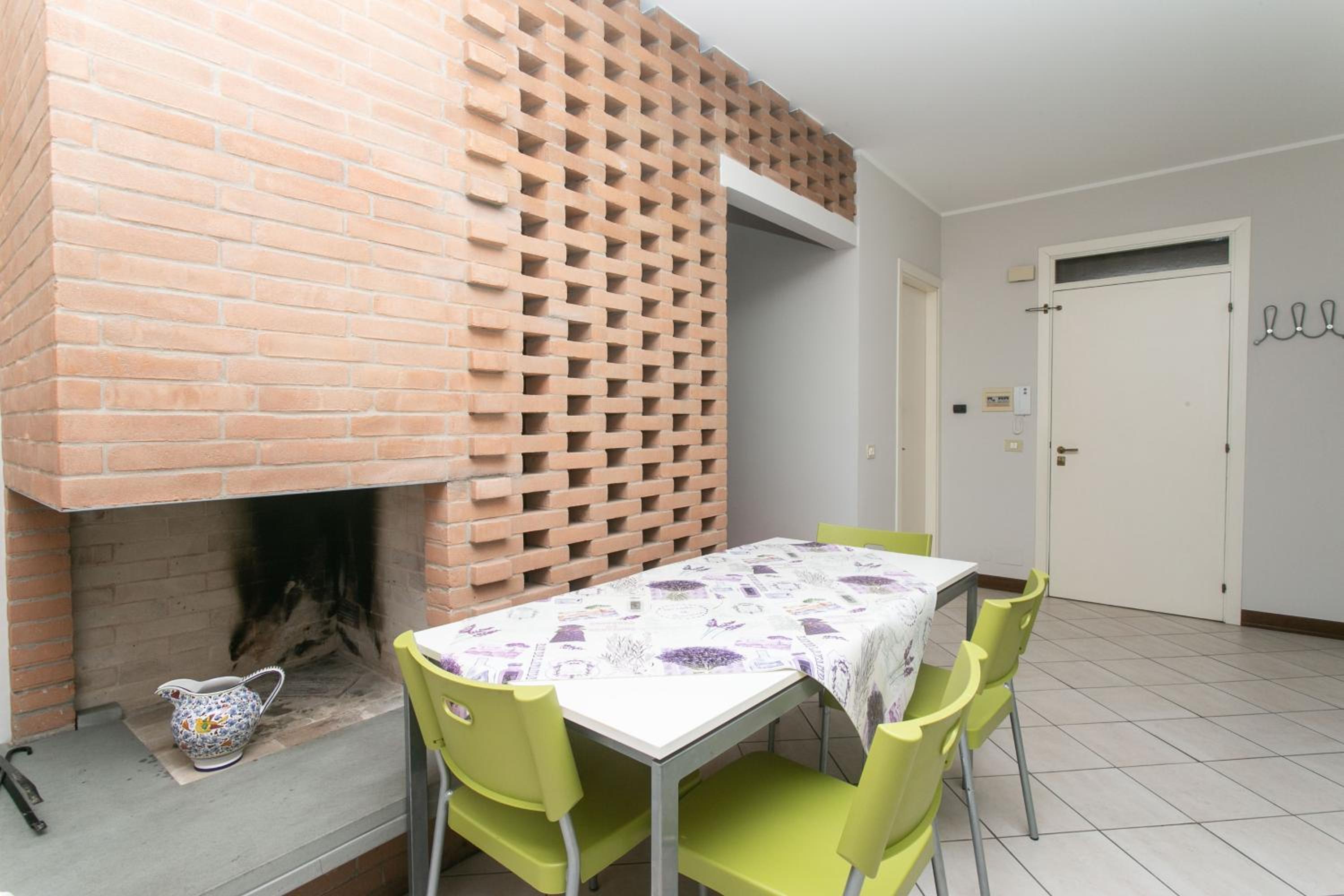 One-Bedroom Apartment - Photo 7