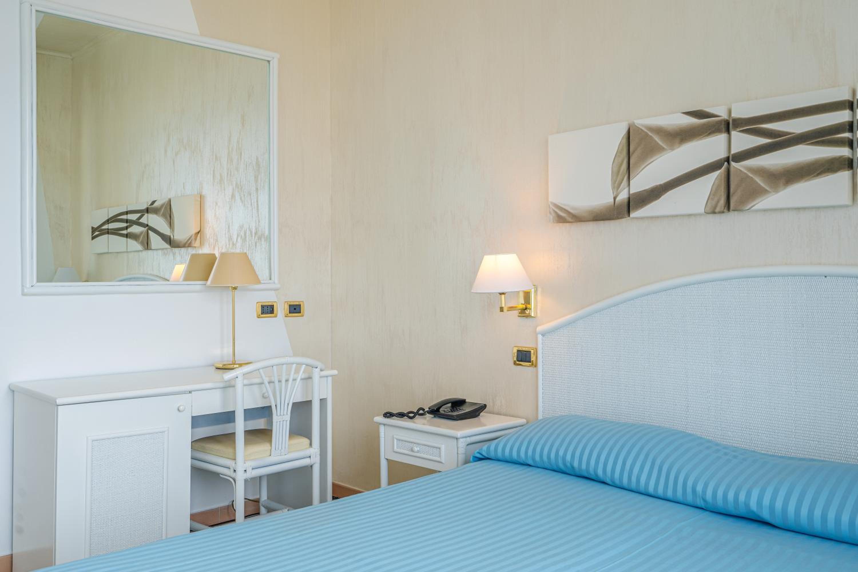 Standard Double Room - Photo 6