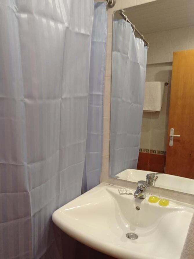 Triple Room with Balcony - Photo 3