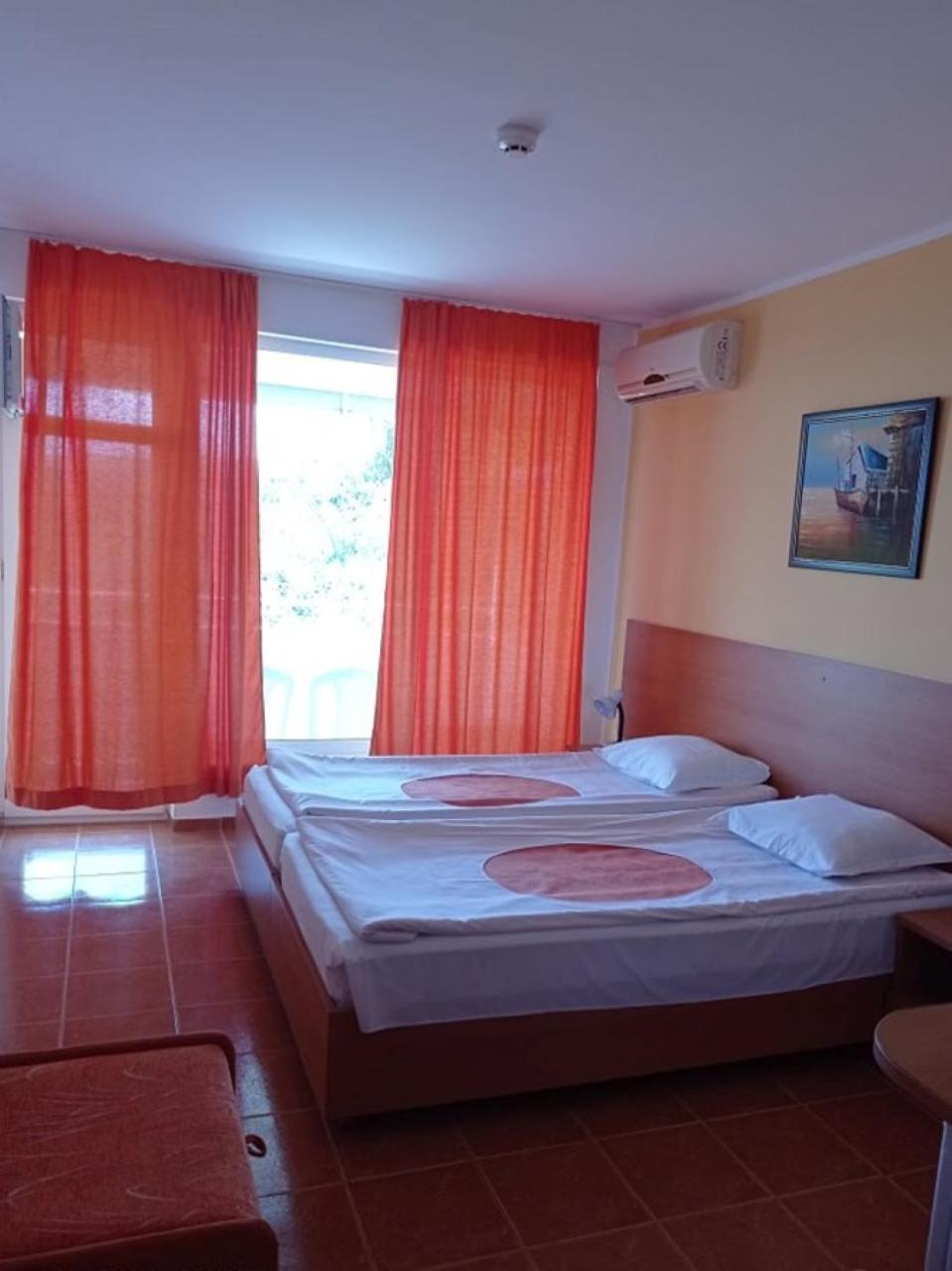 Double Room with Balcony - Photo 2