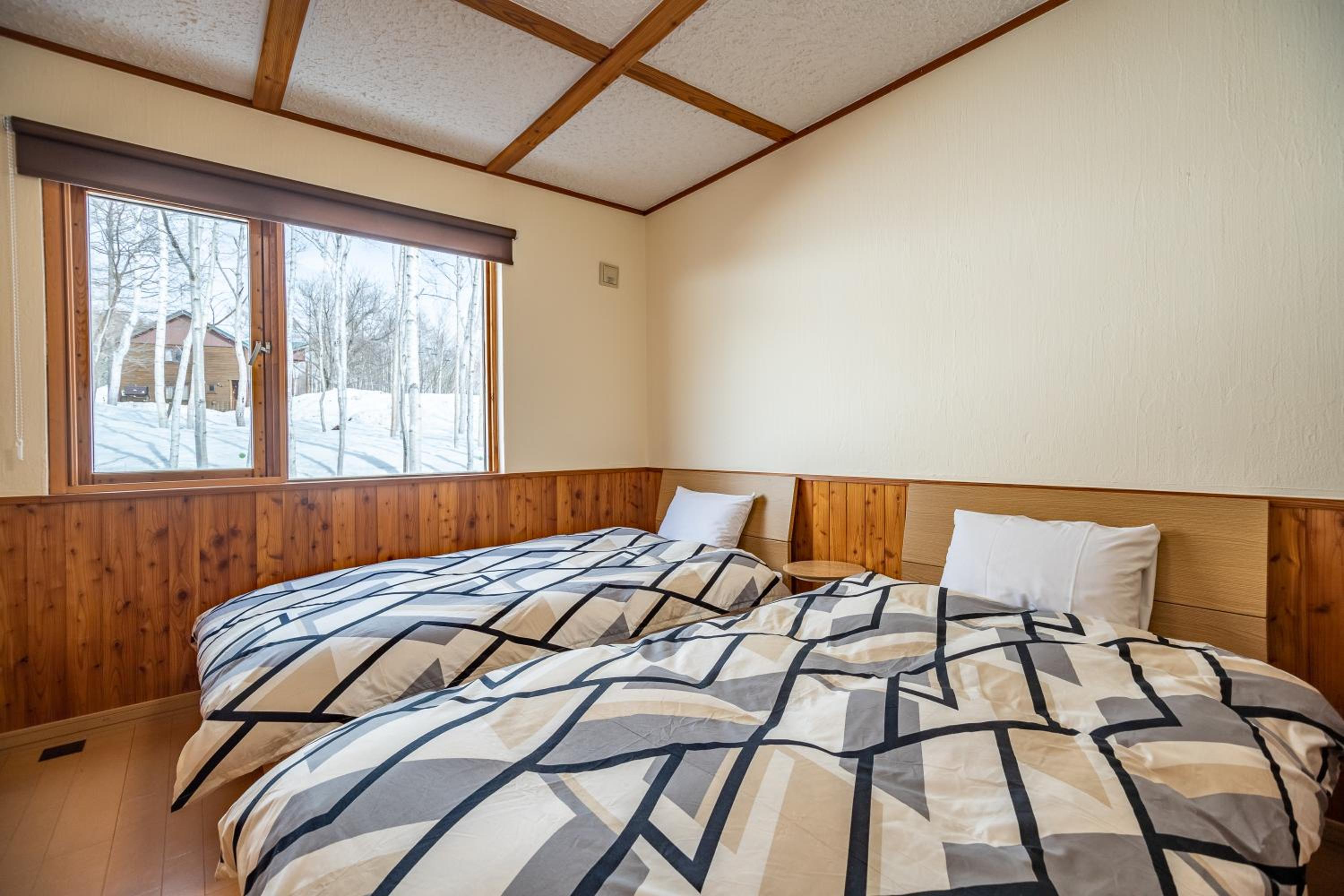 4-Bedroom House - Photo 12