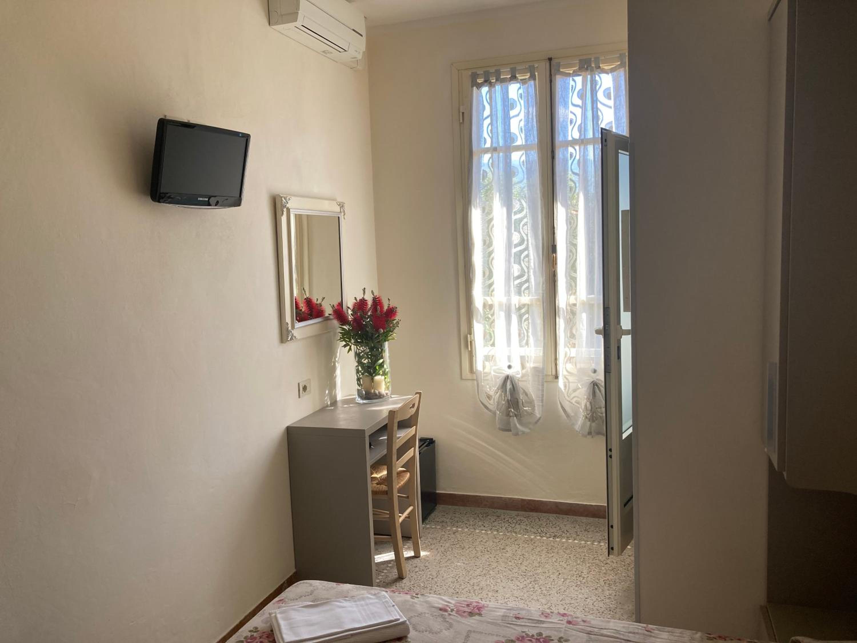 Small Double Room photo 1