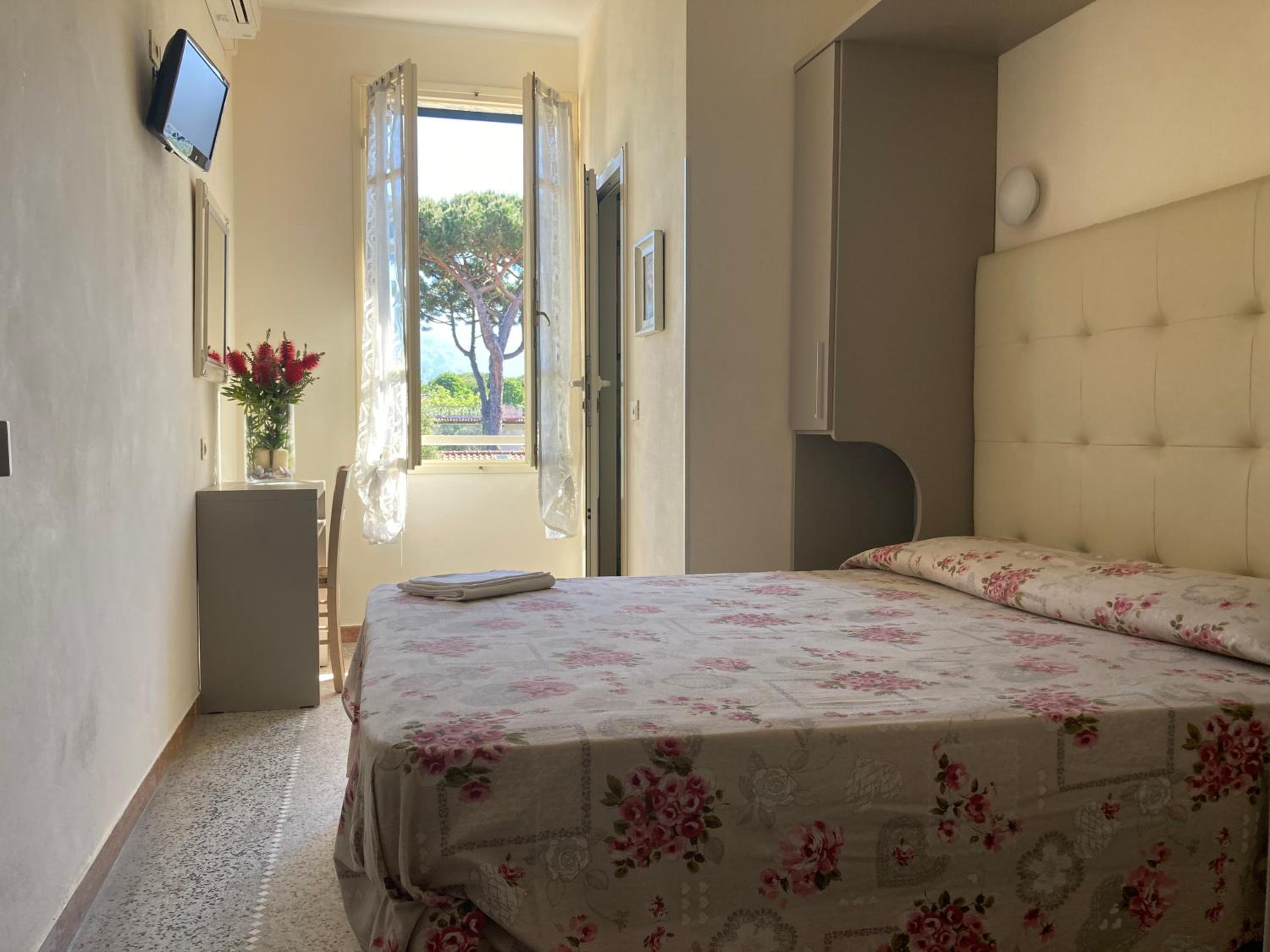 Small Double Room photo 2