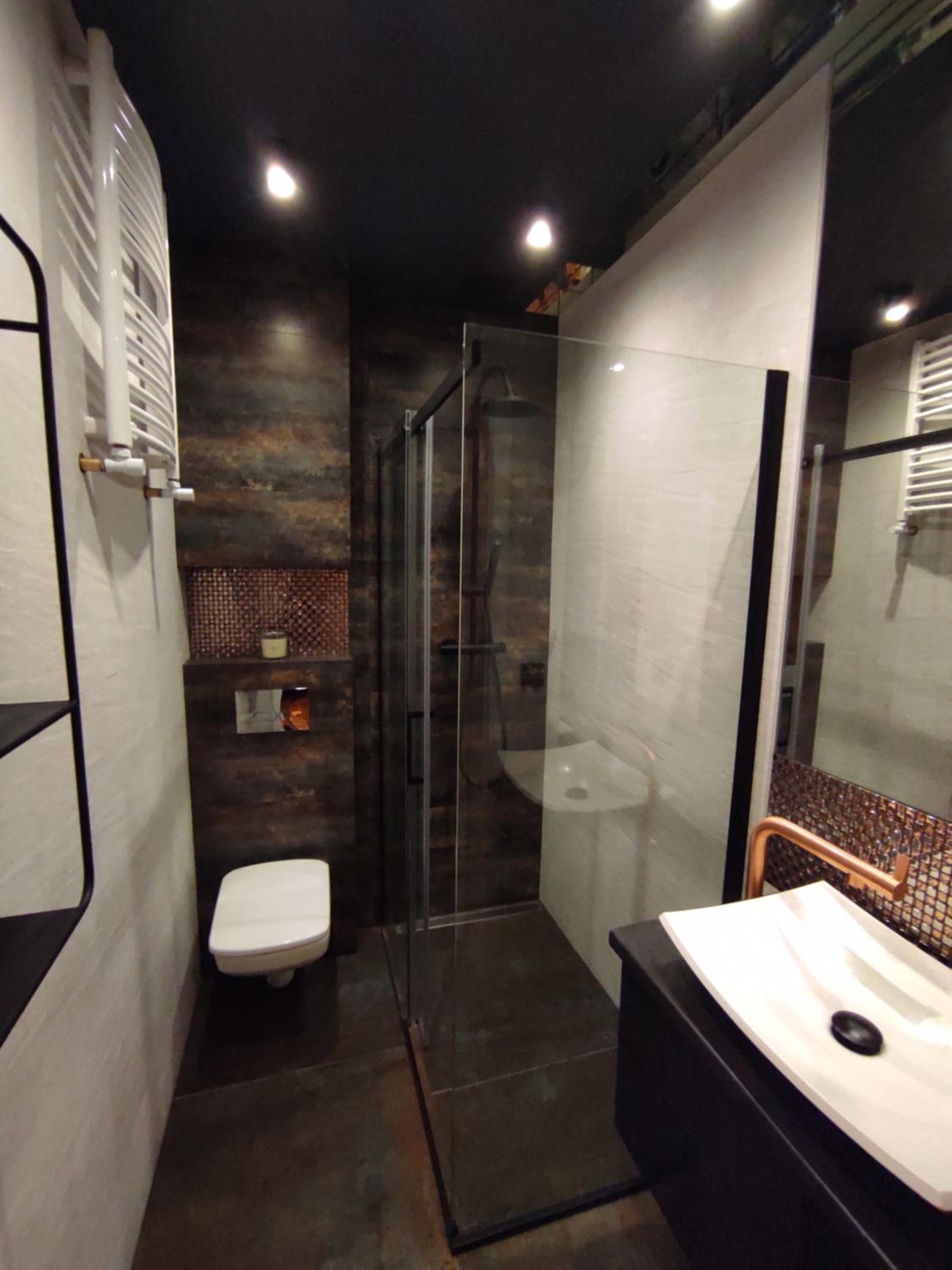 Apartment with Balcony - Photo 5