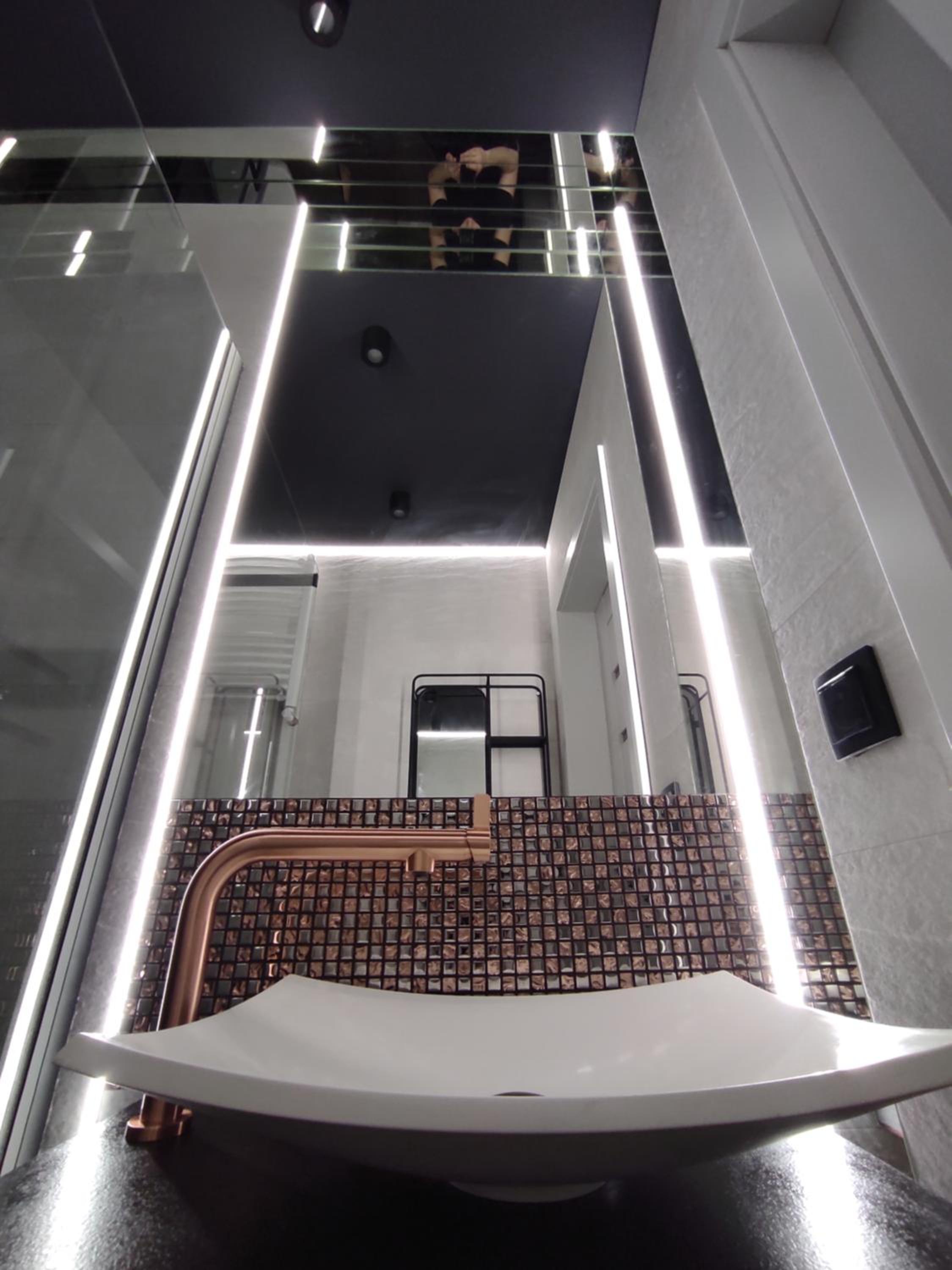 Apartment with Balcony - Photo 6