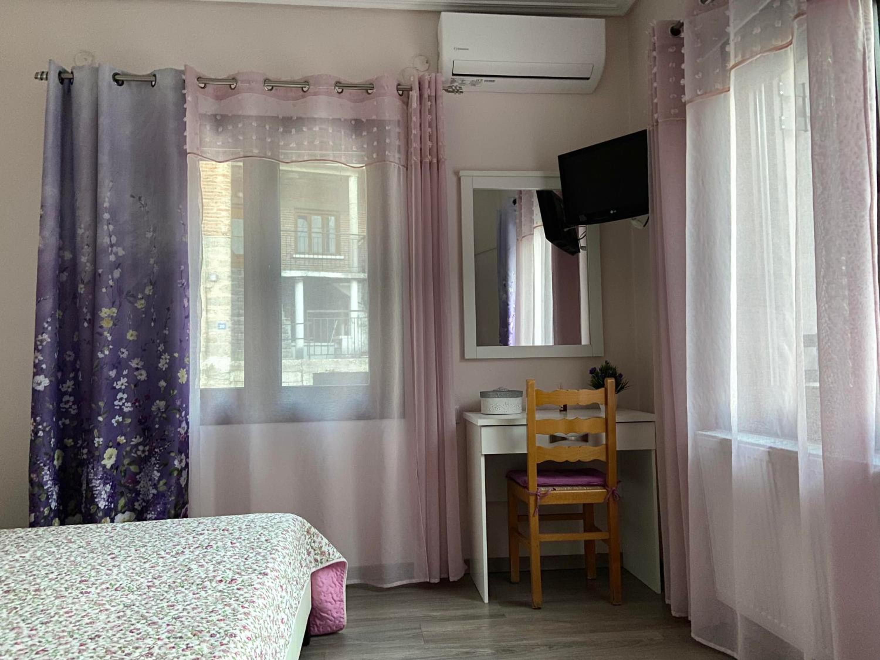 Two-Bedroom House - Photo 12