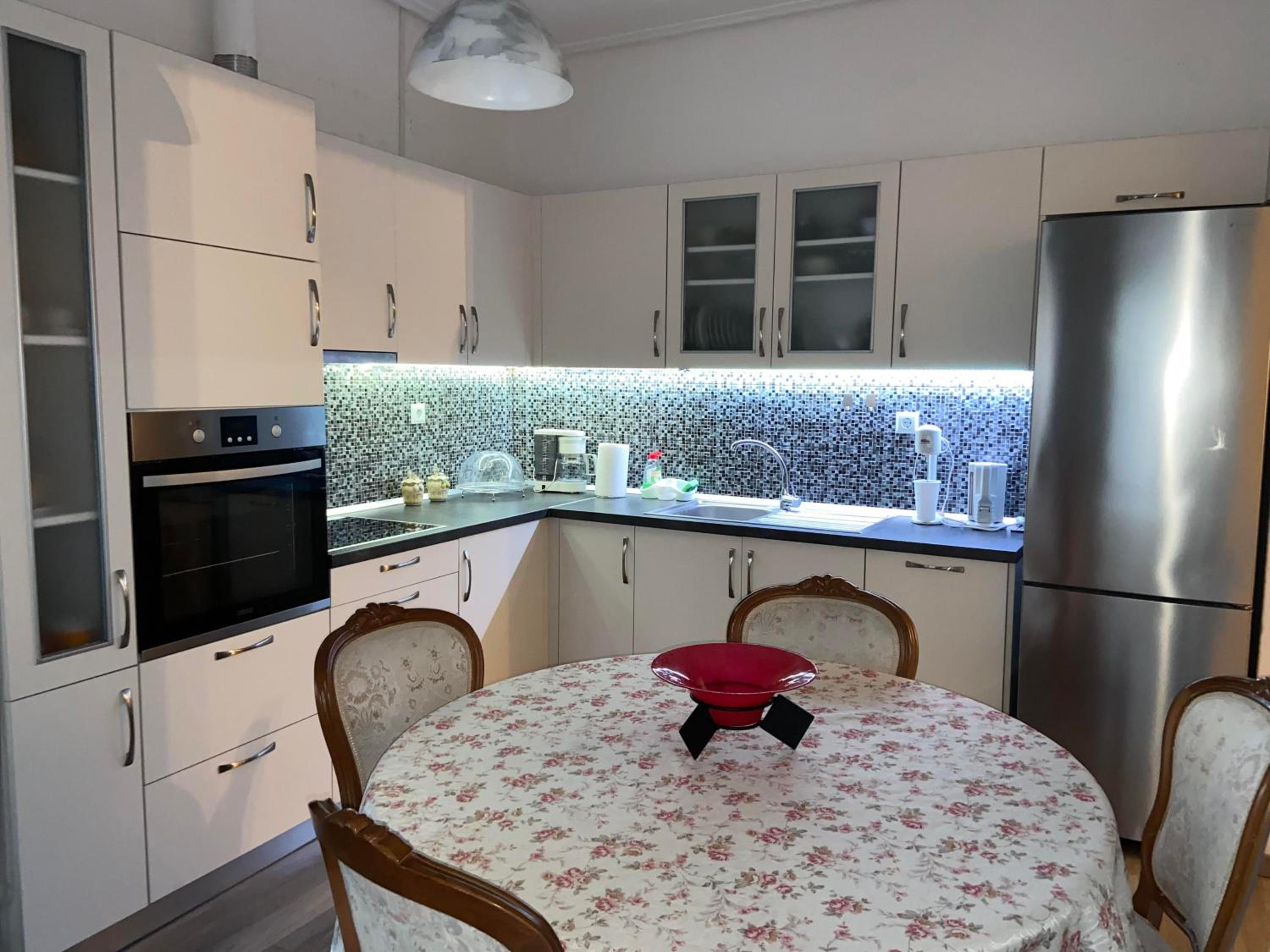 Two-Bedroom House - Photo 10