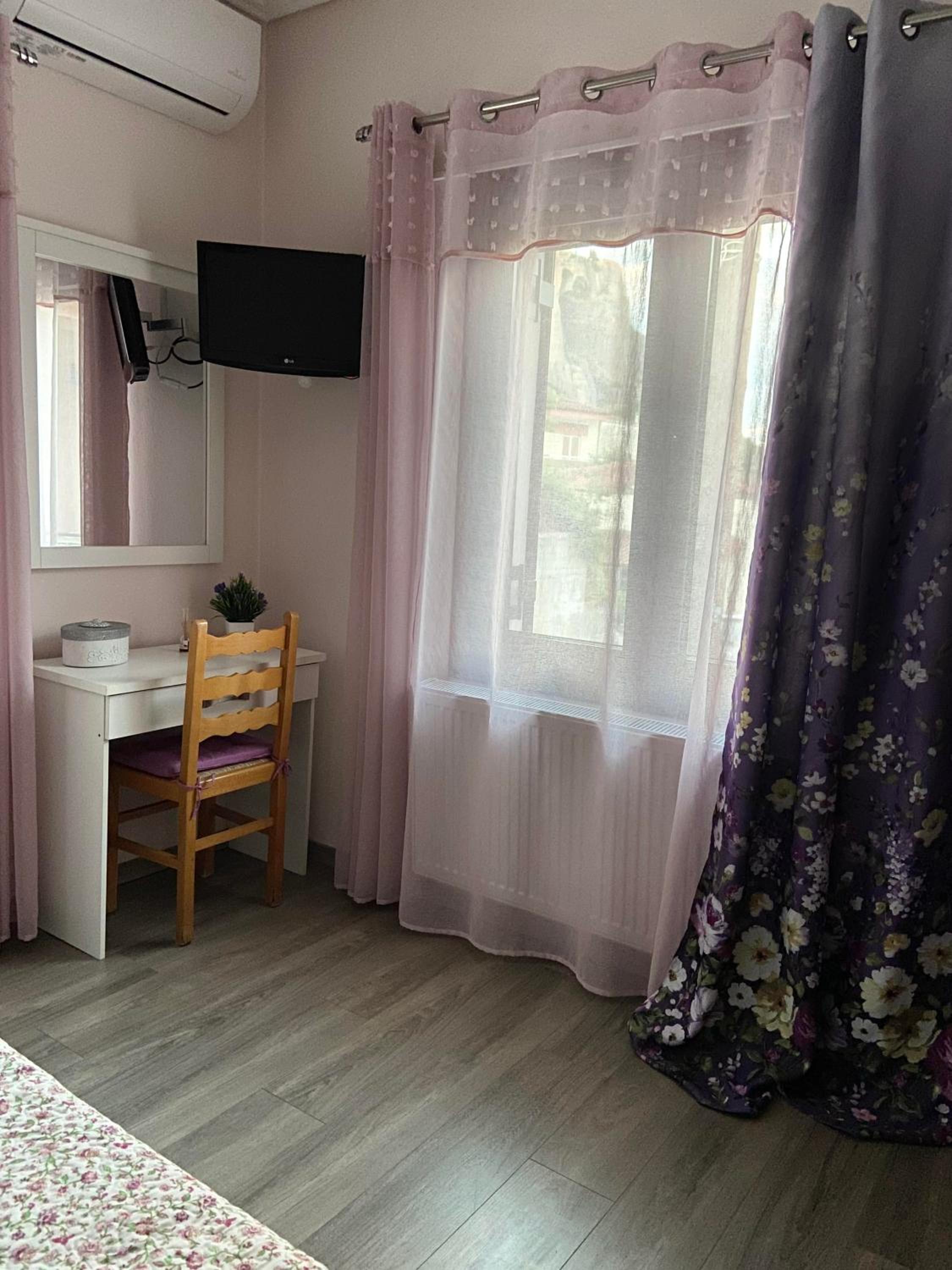 Two-Bedroom House - Photo 26