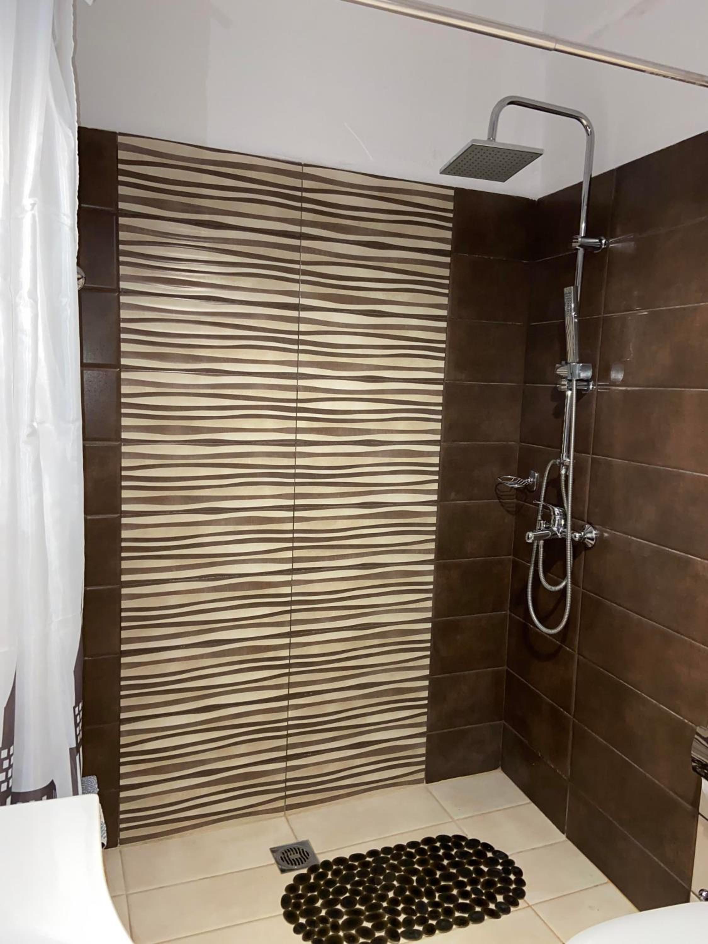 Two-Bedroom House - Photo 23