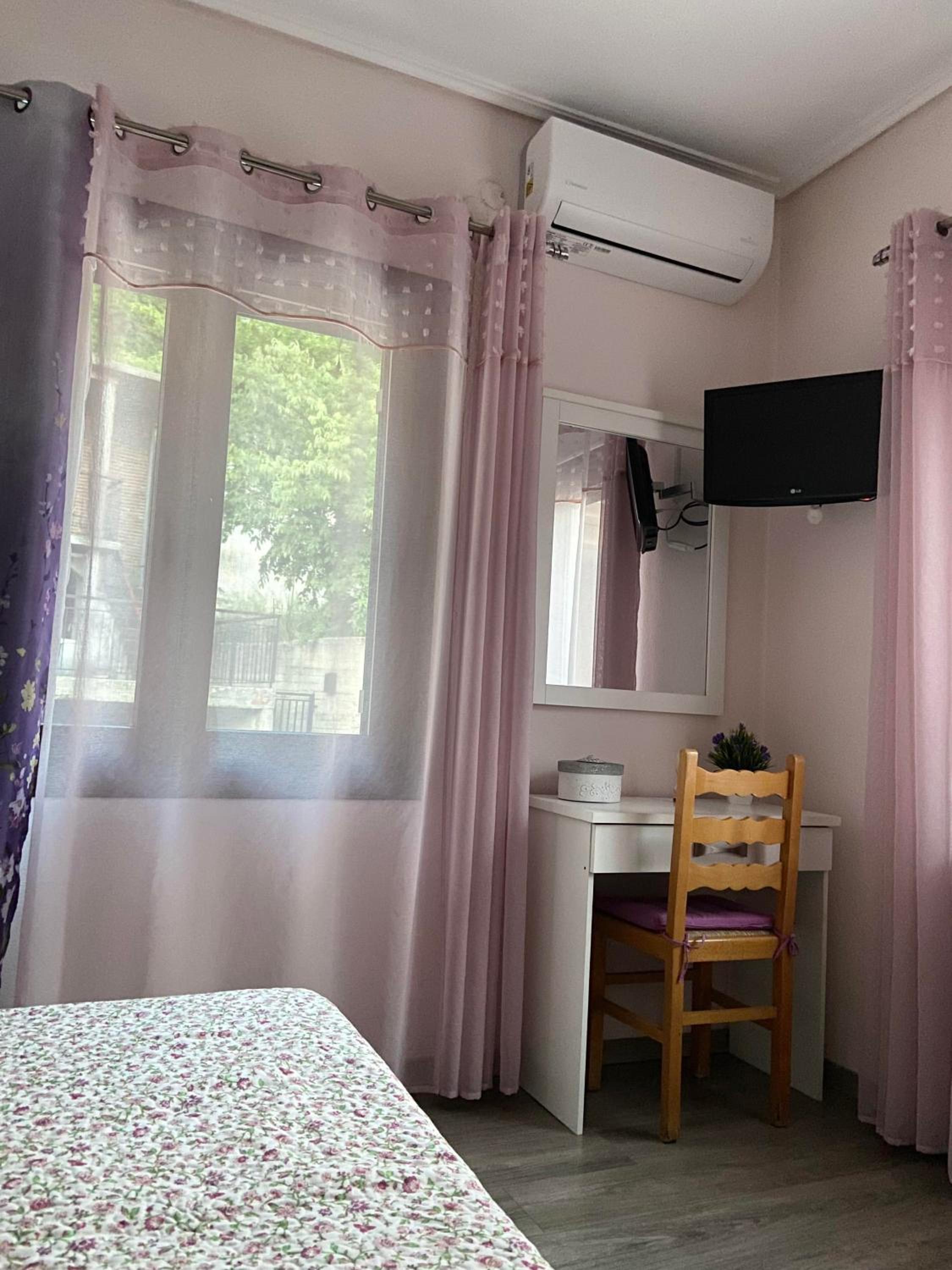 Two-Bedroom House - Photo 19