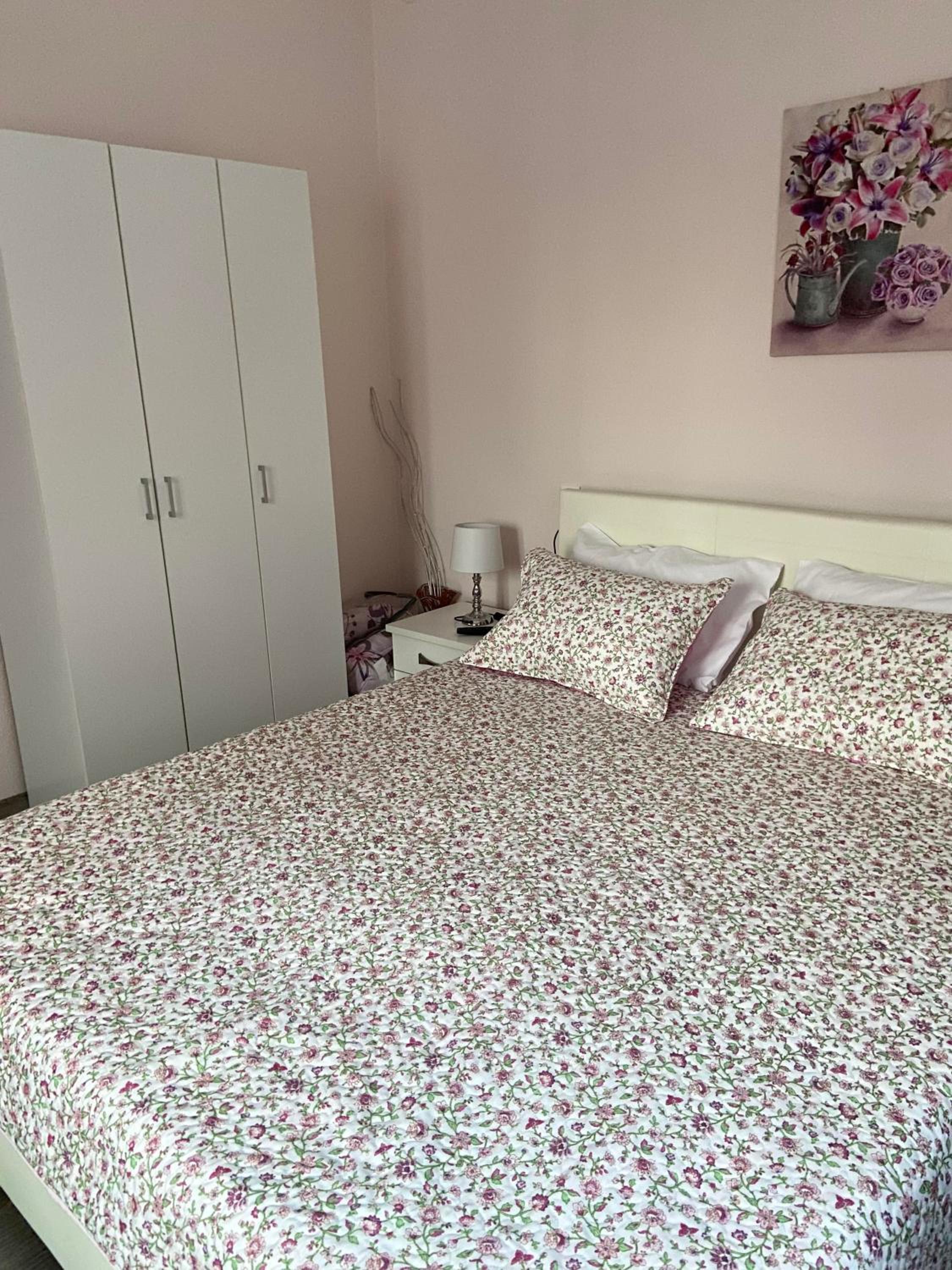 Two-Bedroom House - Photo 22