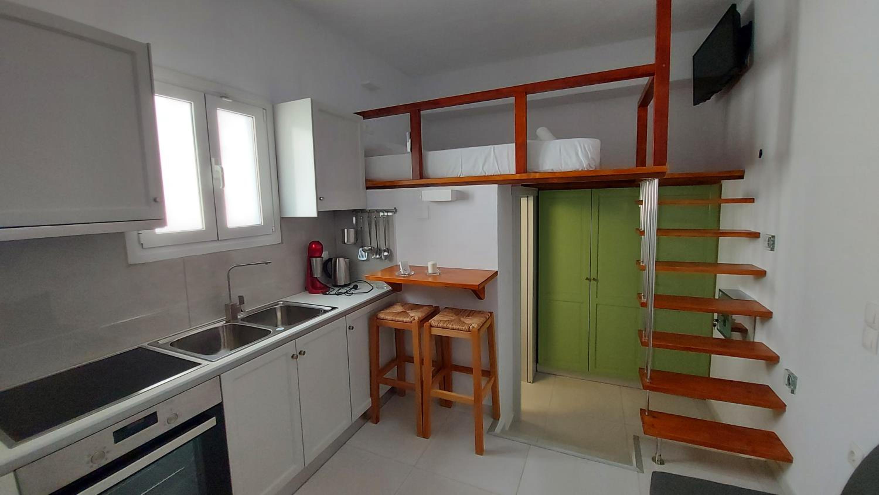 One-Bedroom Apartment - Photo 4