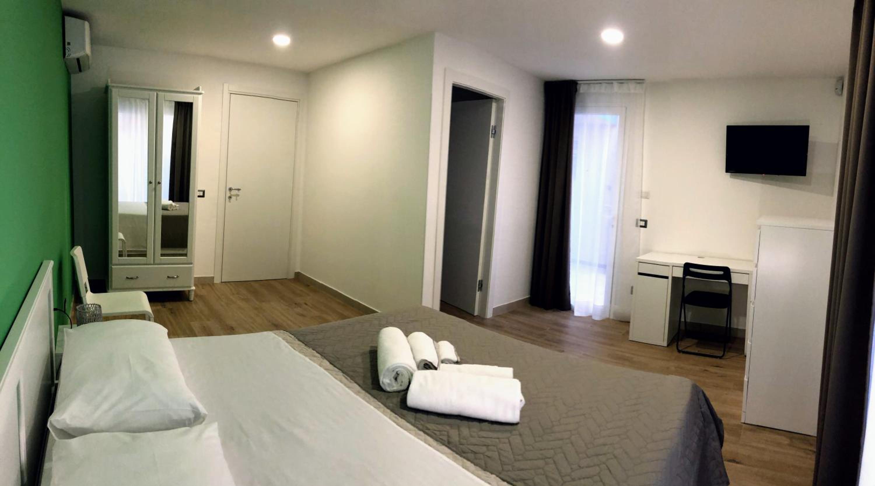 Double Room with Private Bathroom - Photo 1