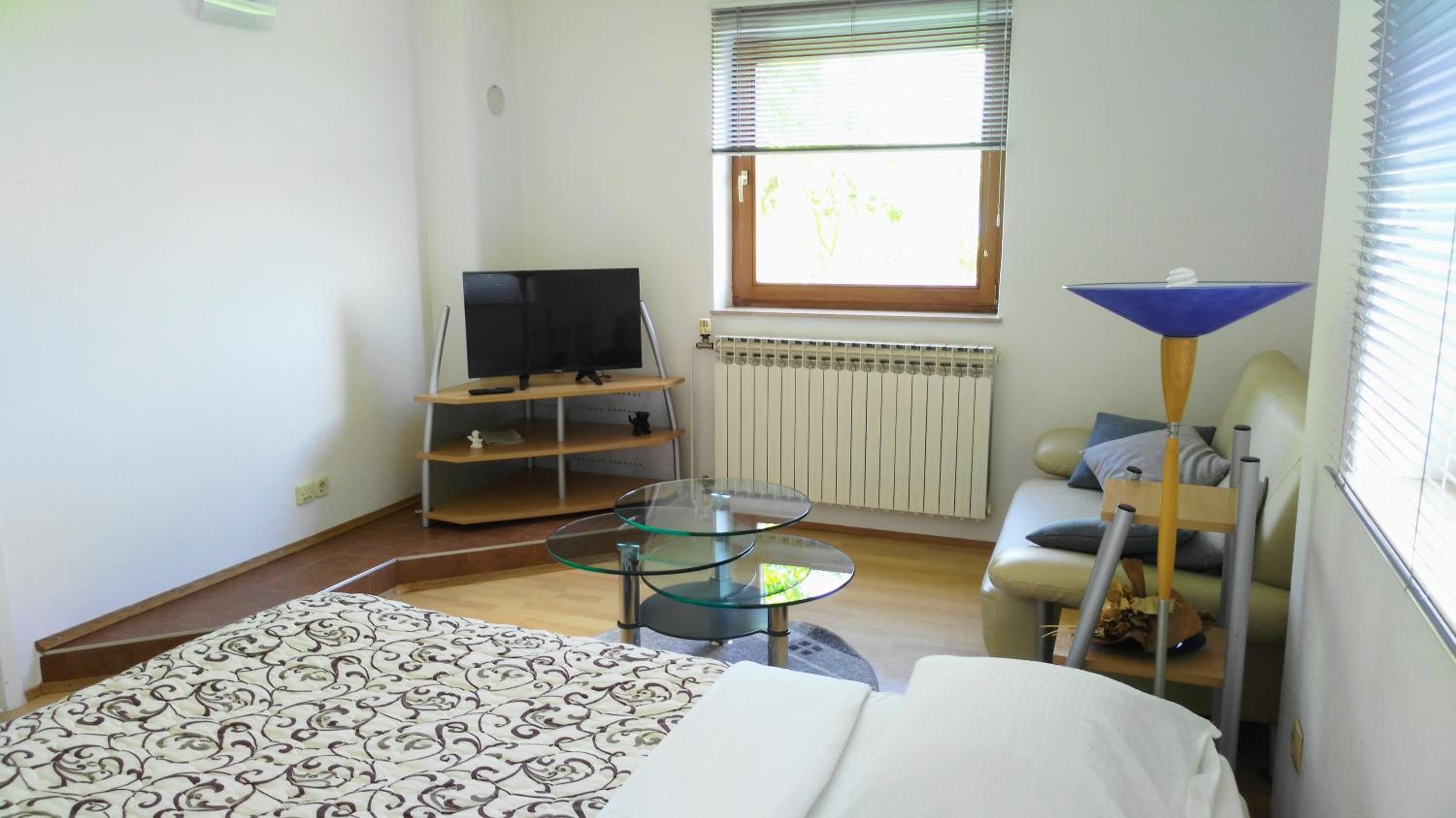 One-Bedroom Apartment with Patio photo 1