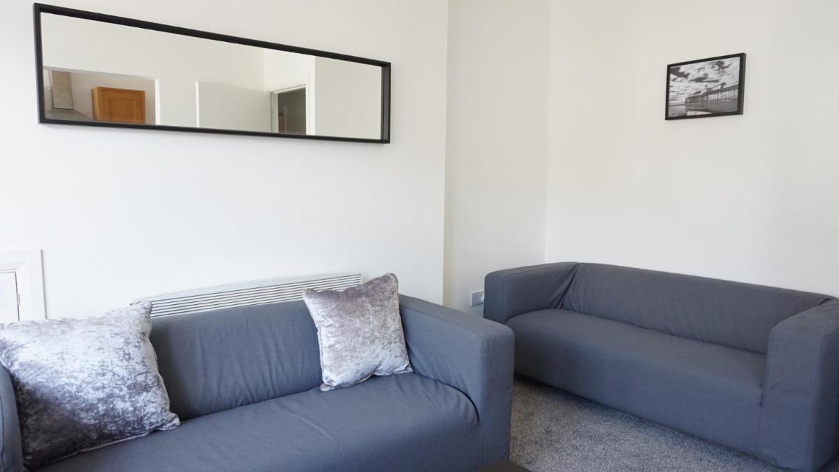 Two-Bedroom Apartment - Photo 11