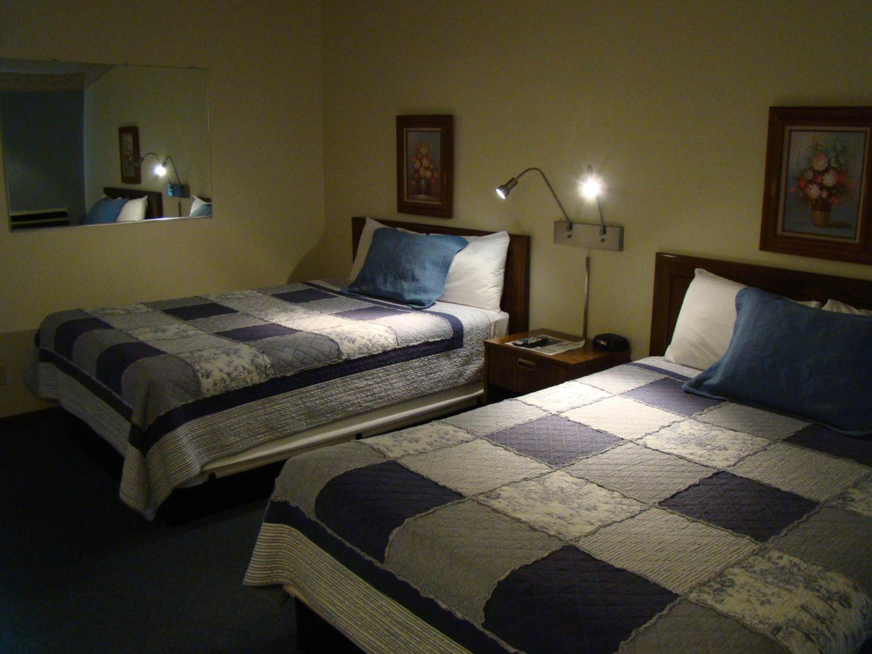 Queen Room with Two Queen Beds photo 1