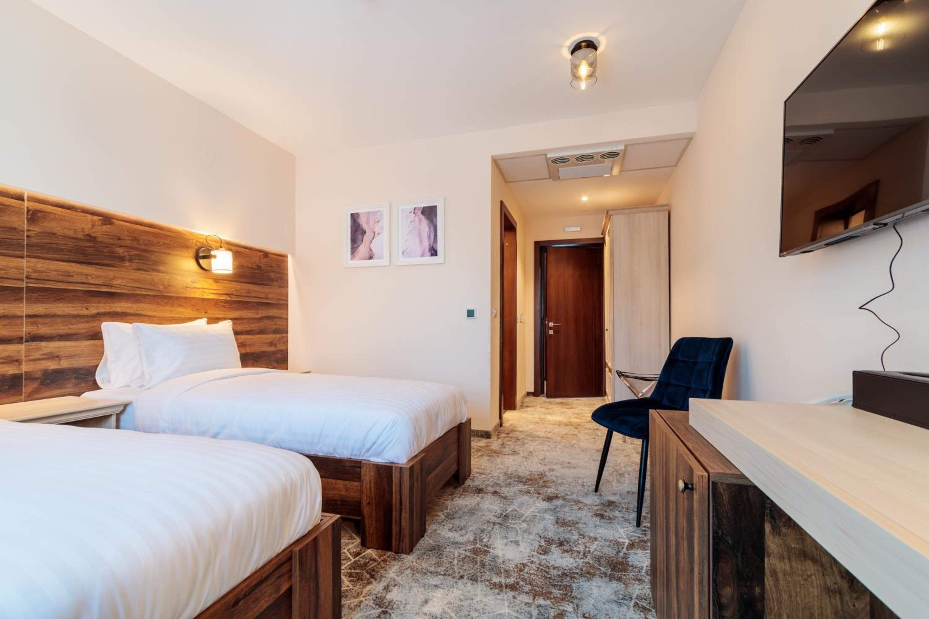 Standard Twin Room - Photo 1