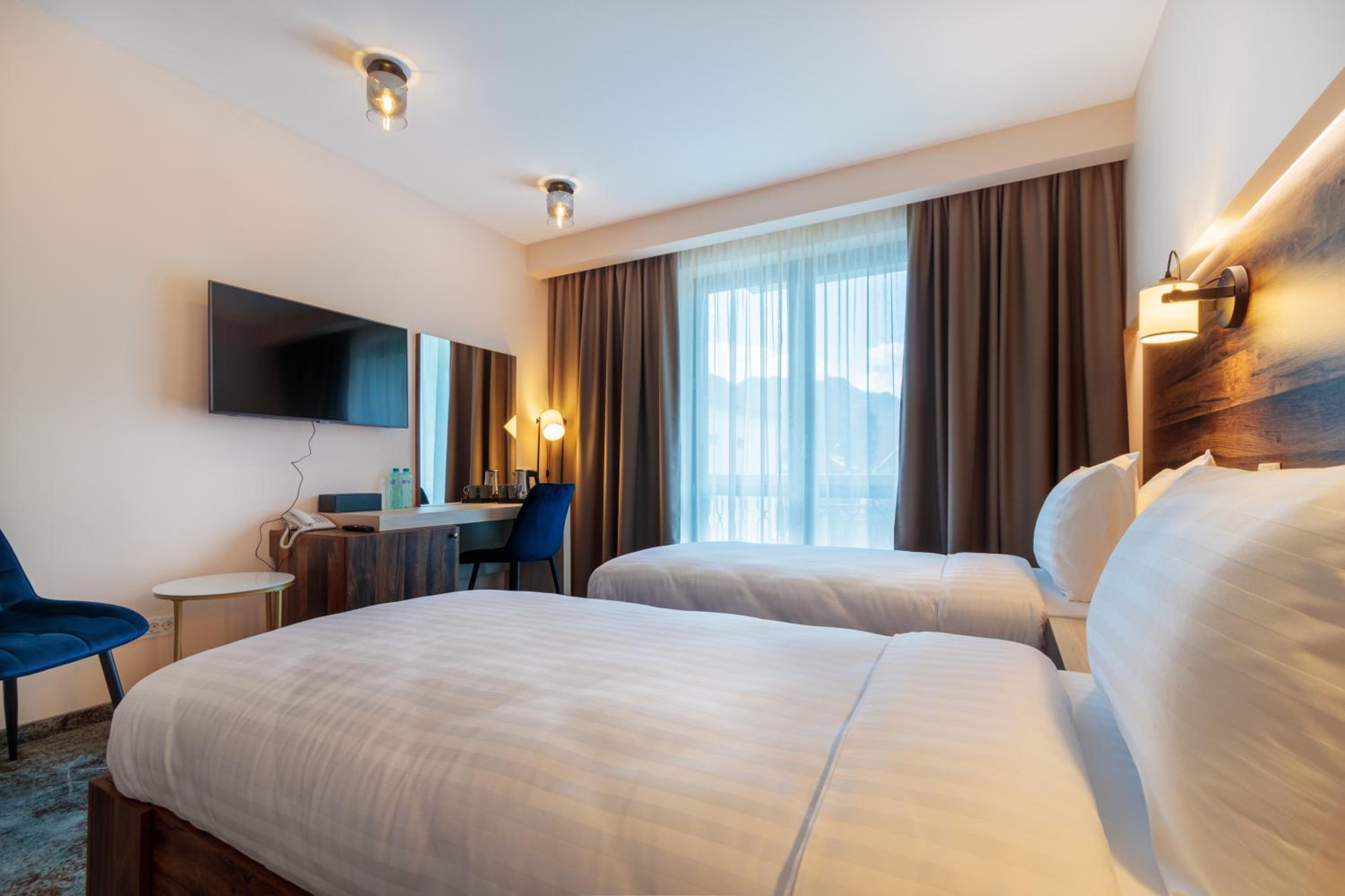 Standard Twin Room - Photo 2