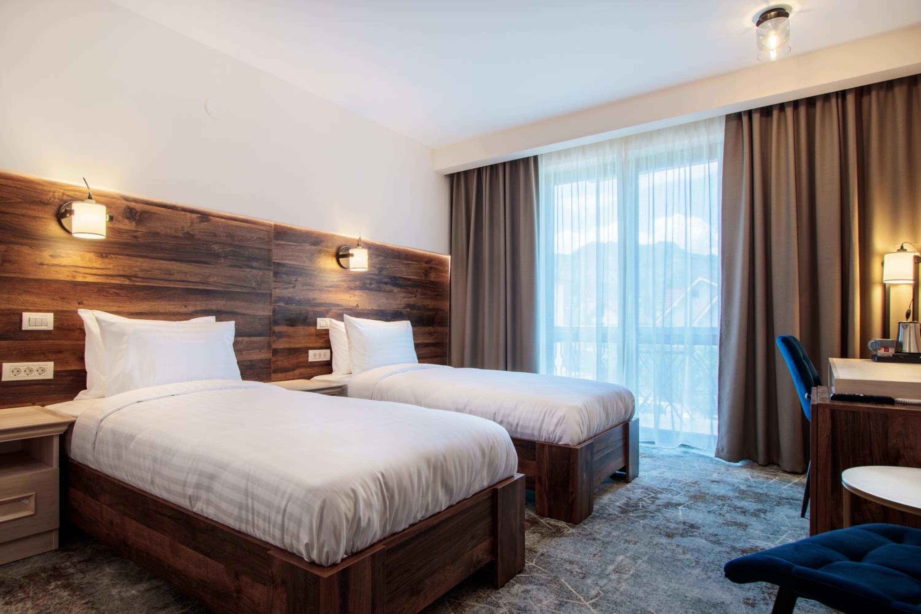 Standard Twin Room - Photo 3